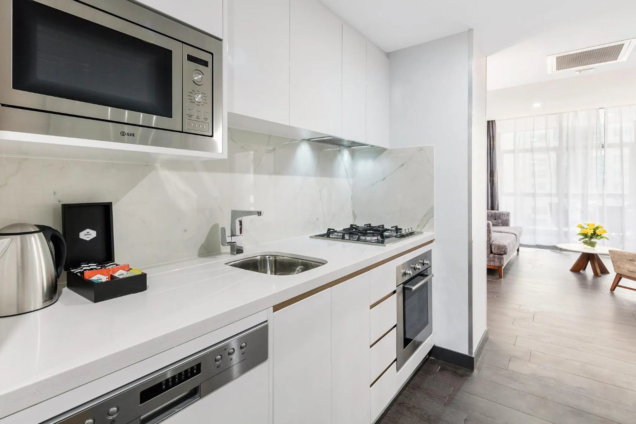Kitchen or kitchenette in Meriton Suites Chatswood