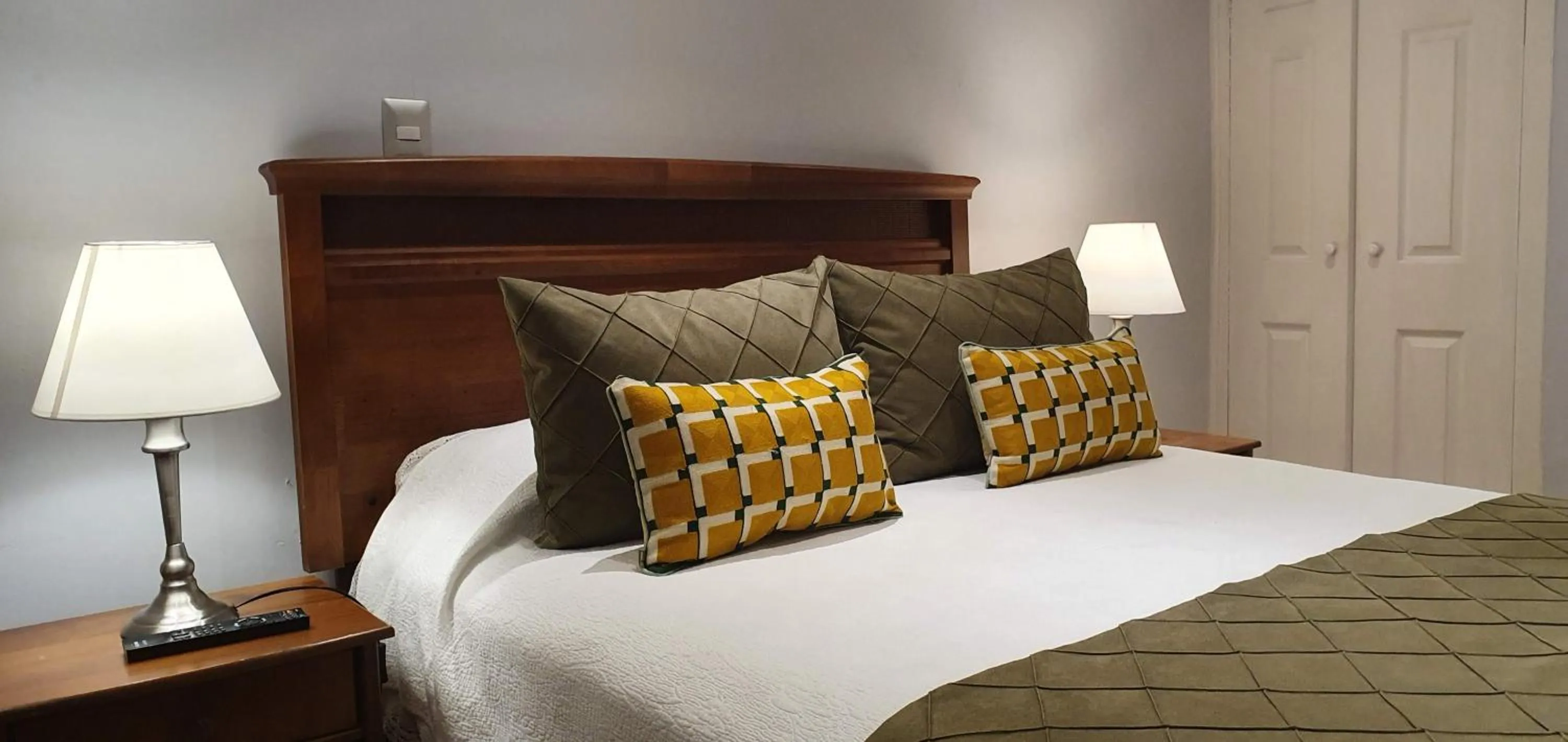 Bed in Hotel Puerta del Lago