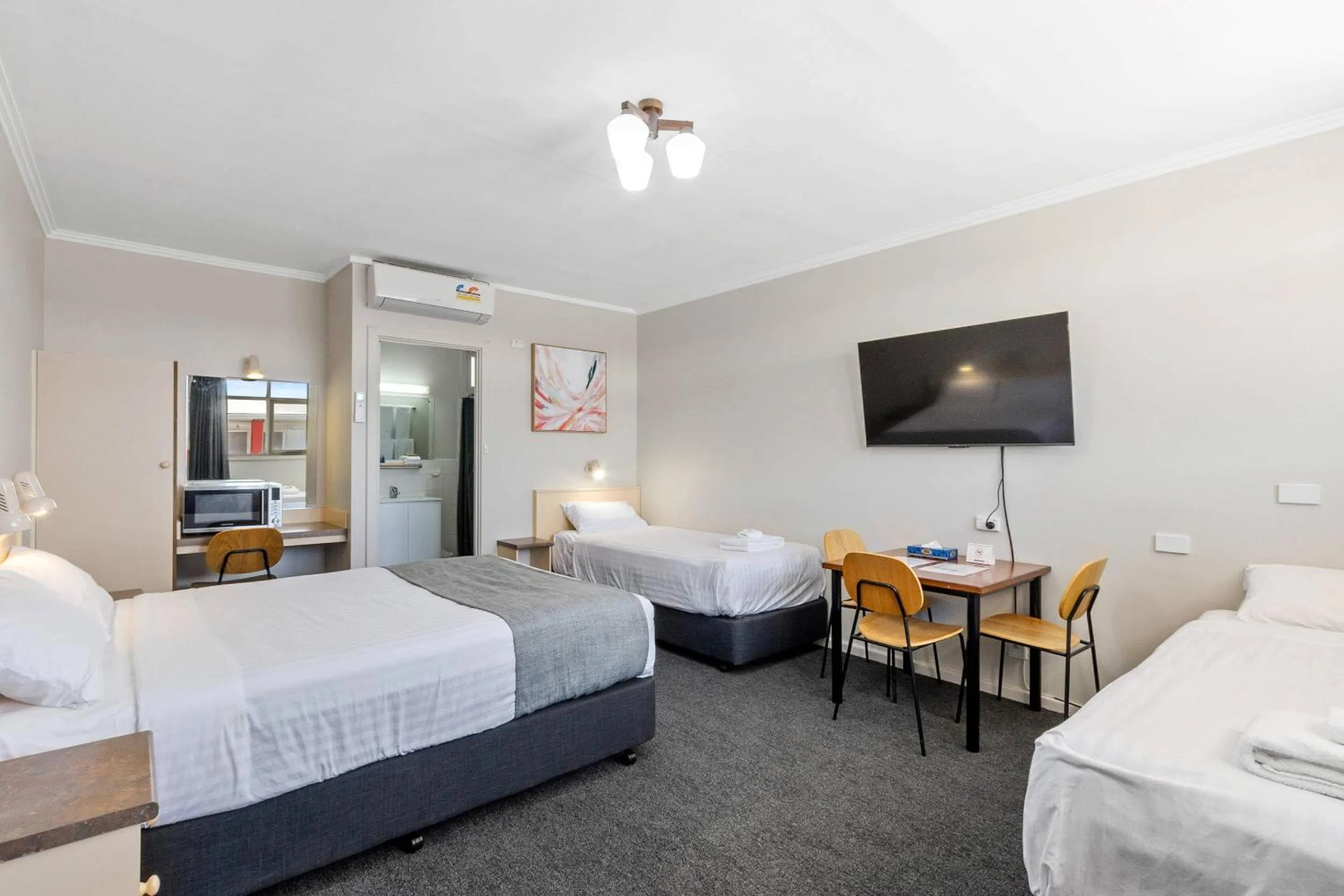 Bedroom, Bed in Econo Lodge Port Augusta