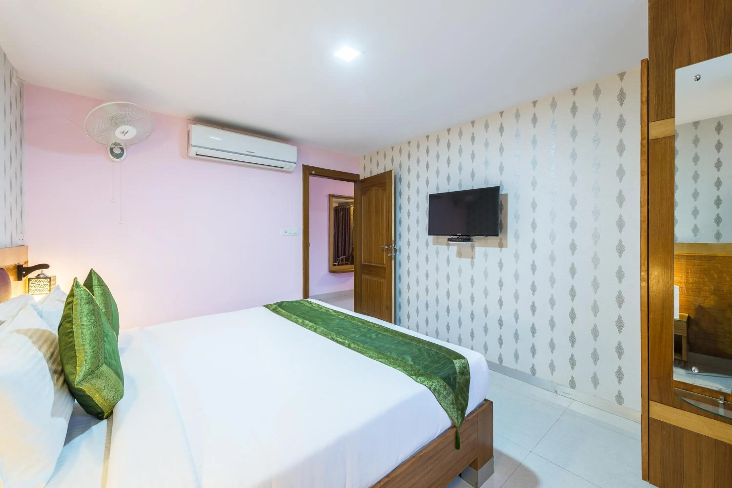 Bed in Treebo Akshaya Lalbagh Inn