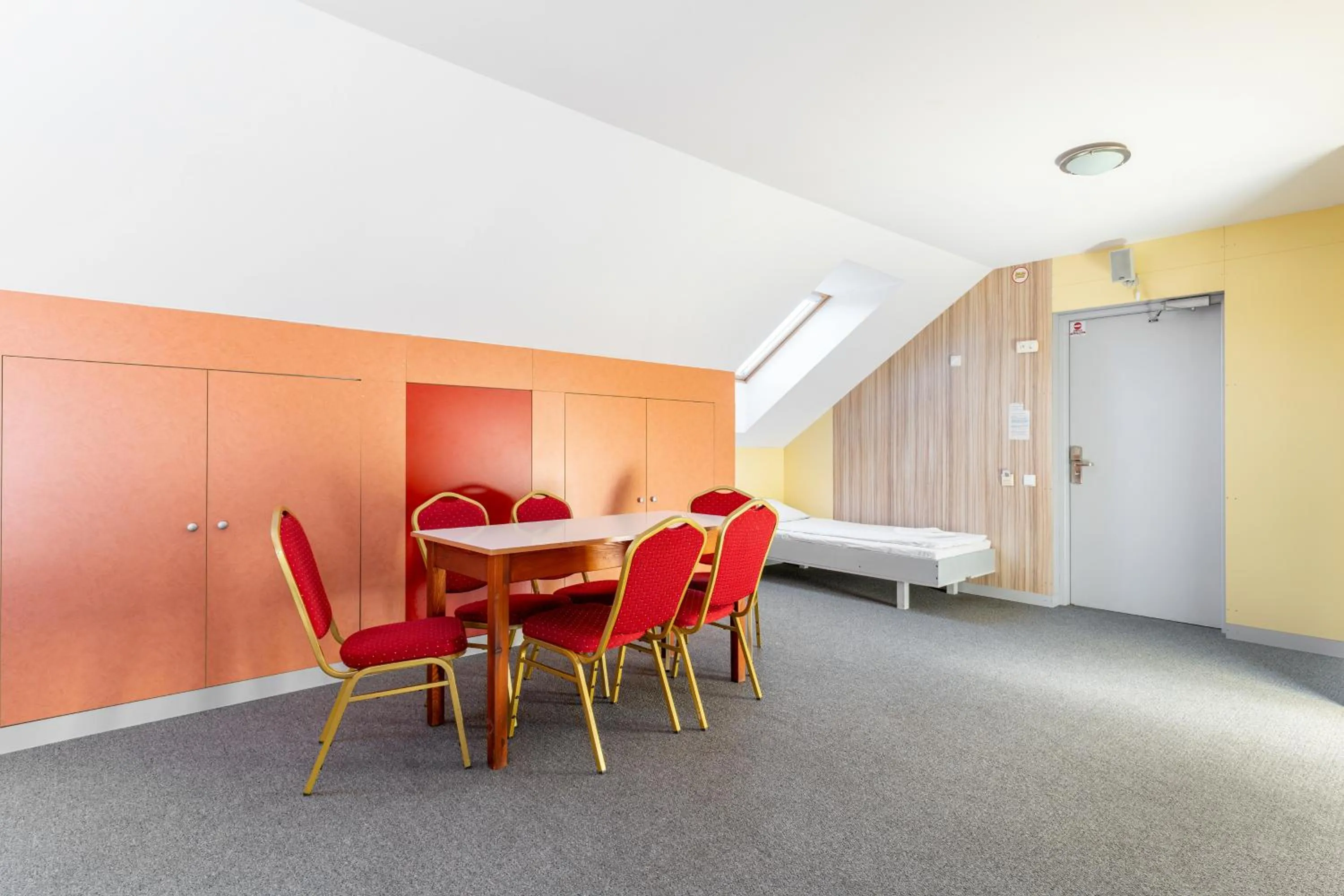 Seating area in Elemels Planet