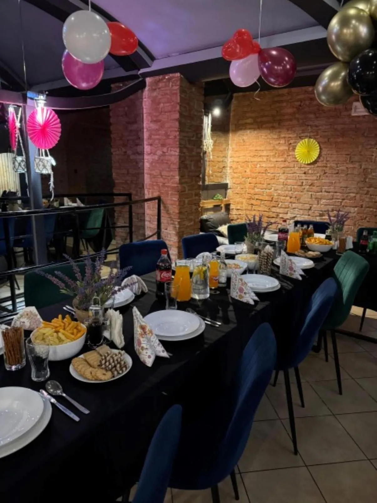 Restaurant/places to eat in Elemels Planet