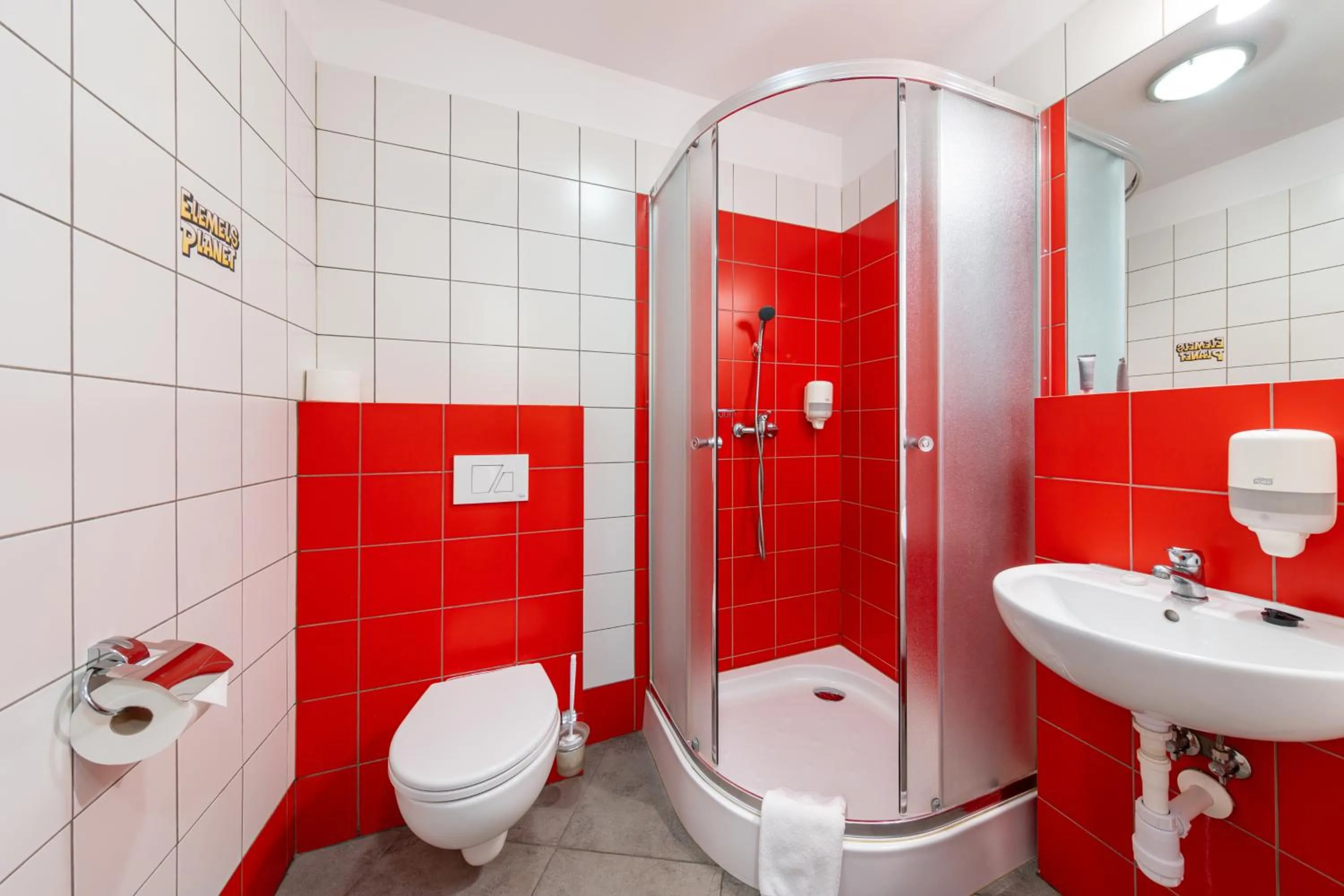 Shower in Elemels Planet