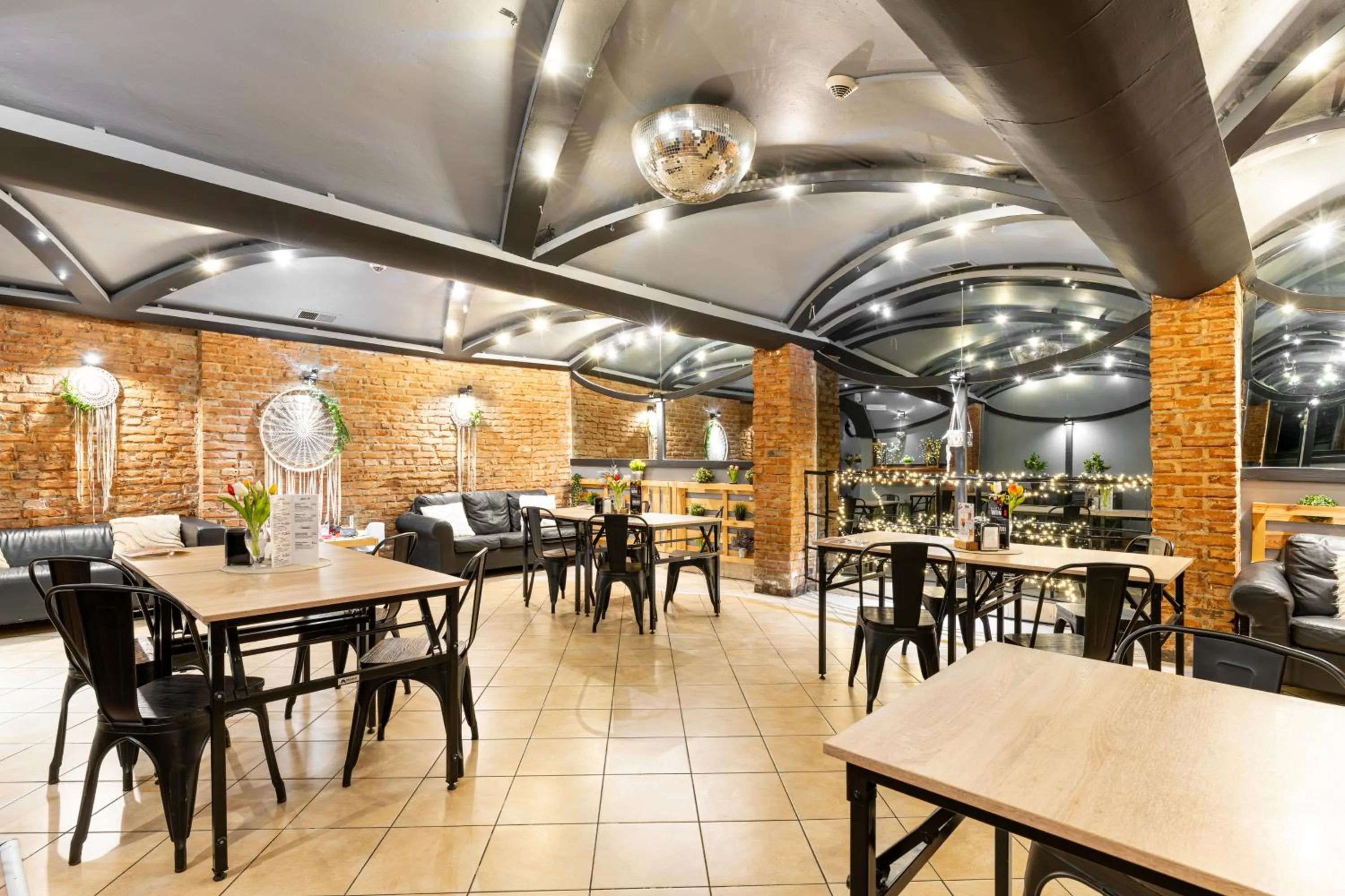 Restaurant/places to eat in Elemels Planet