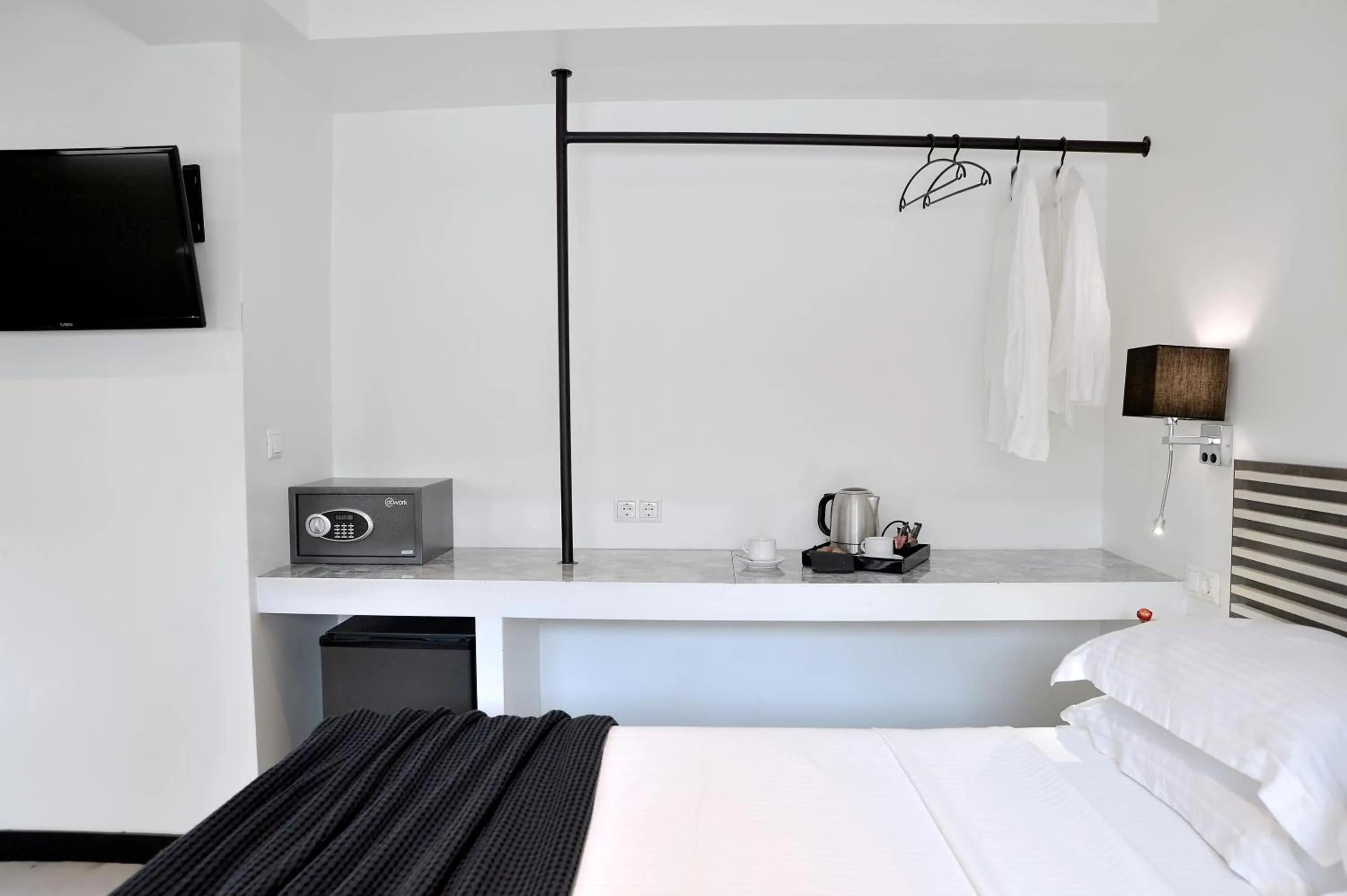 Photo of the whole room, Bed in Alter Athens