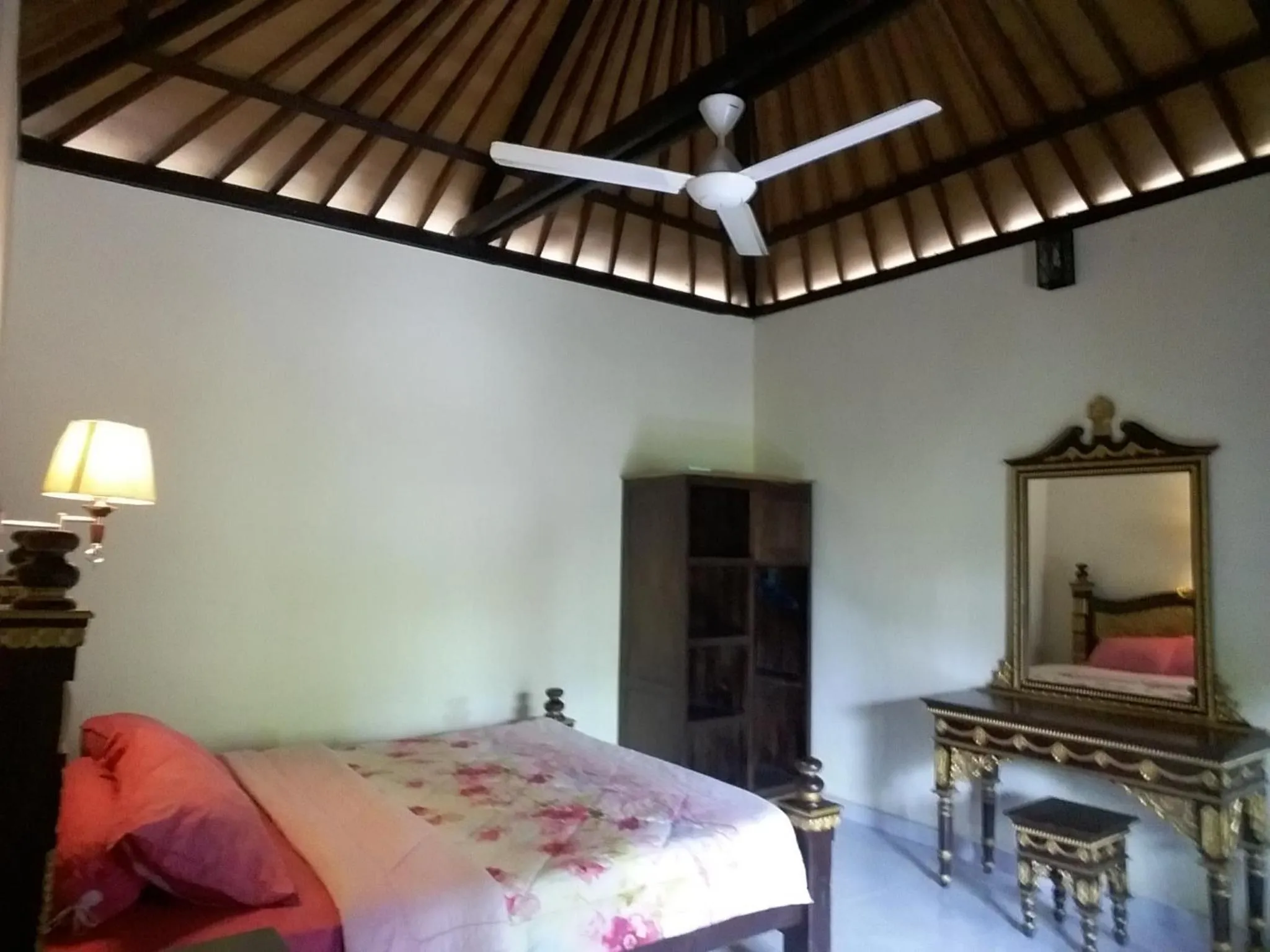 Photo of the whole room, Bed in Puri Asri Bungalow Ubud