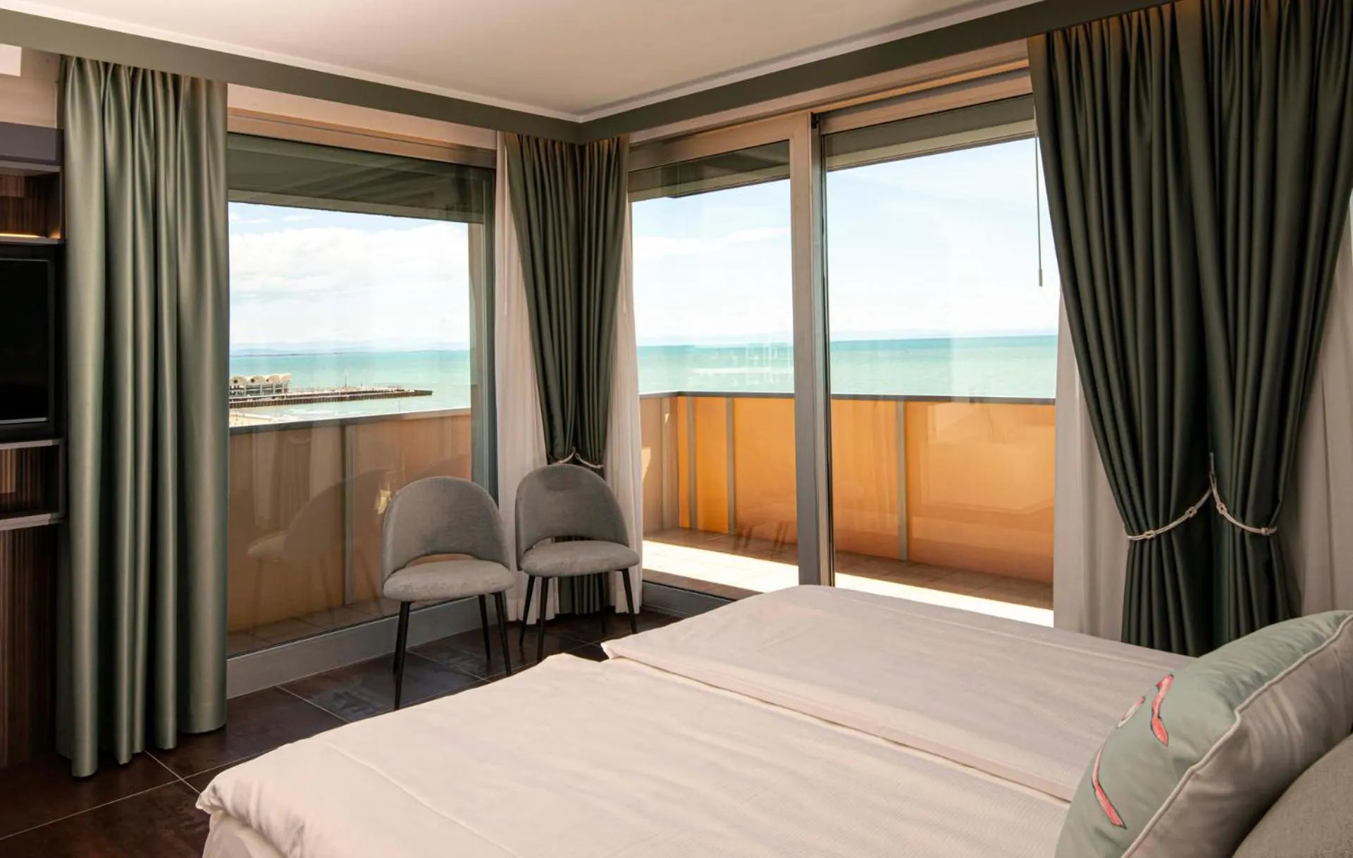 View (from property/room), Bed in Hotel Europa Lignano