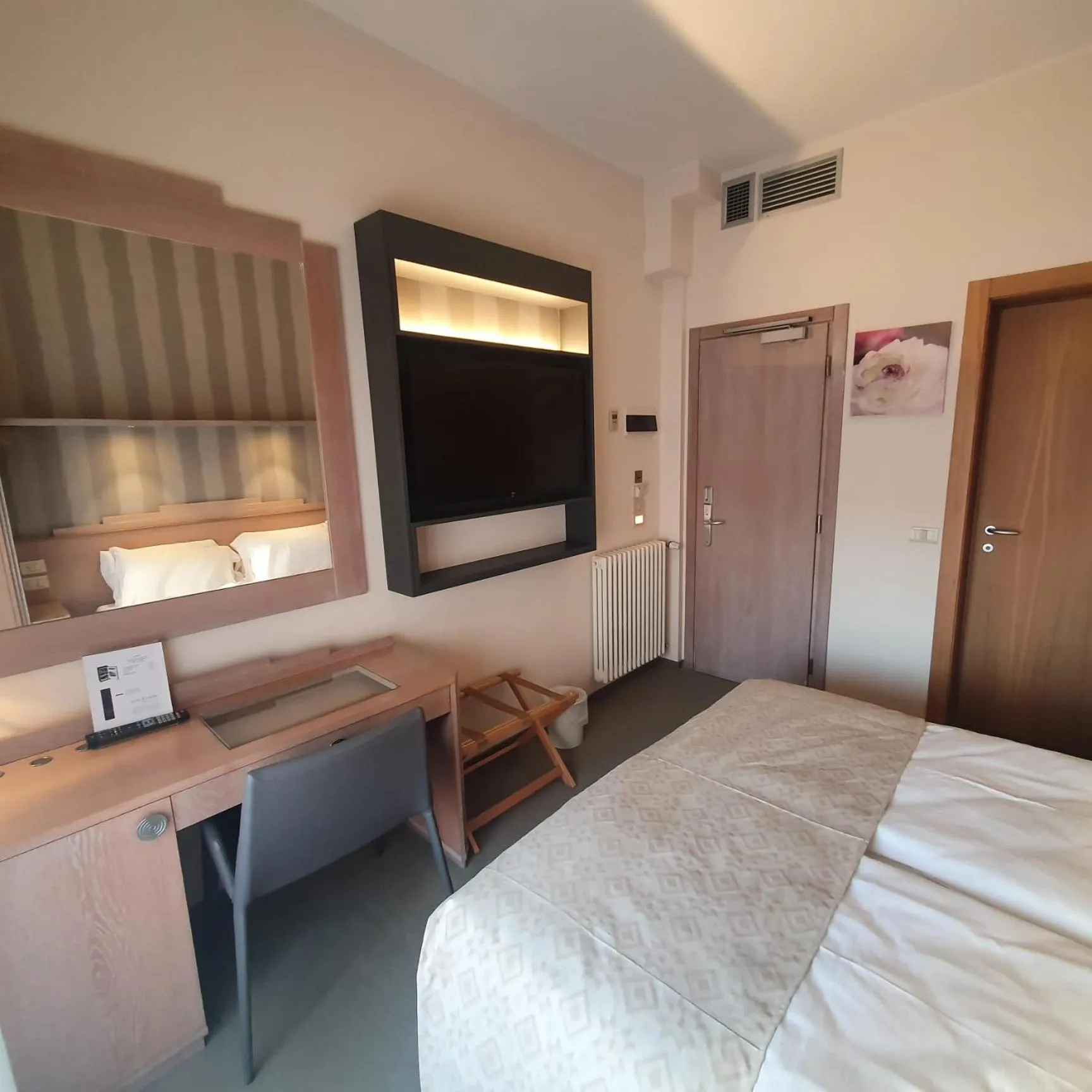 Bedroom, Bed in Hotel Europa Lignano