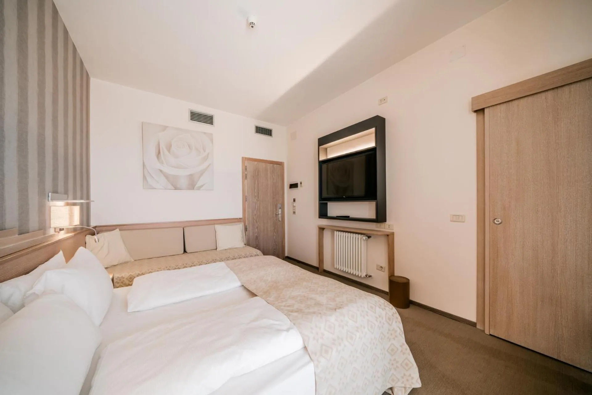 Bedroom, Bed in Hotel Europa Lignano