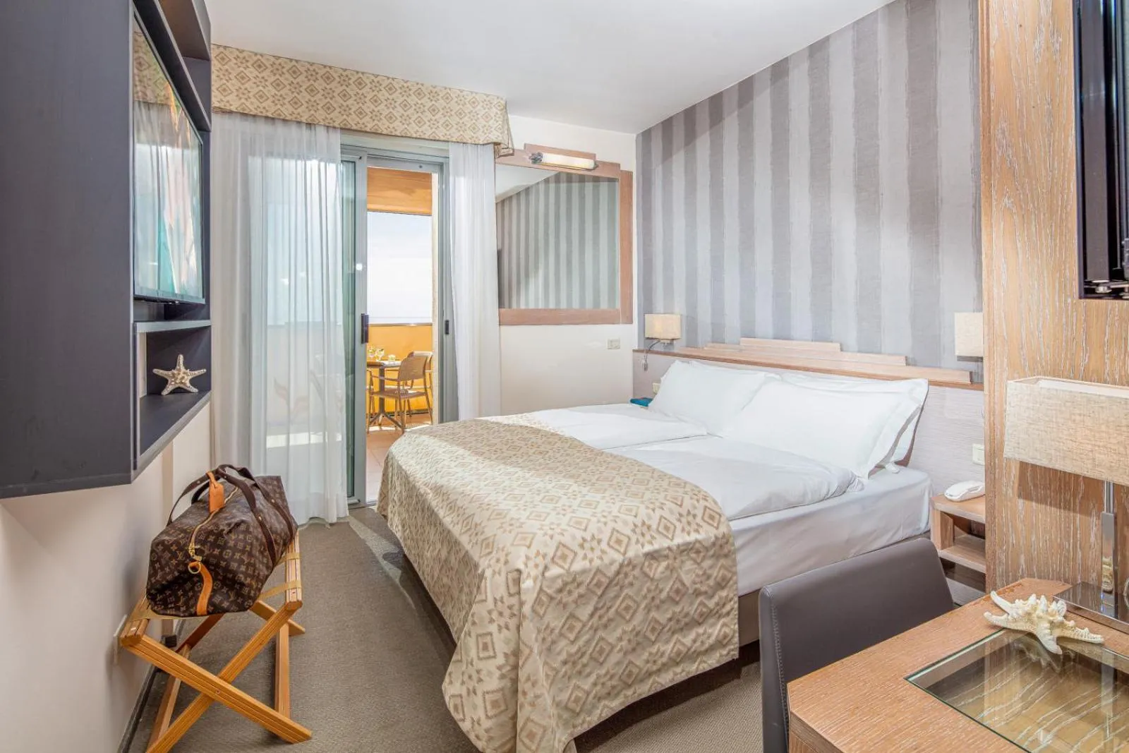 Bedroom, Bed in Hotel Europa Lignano