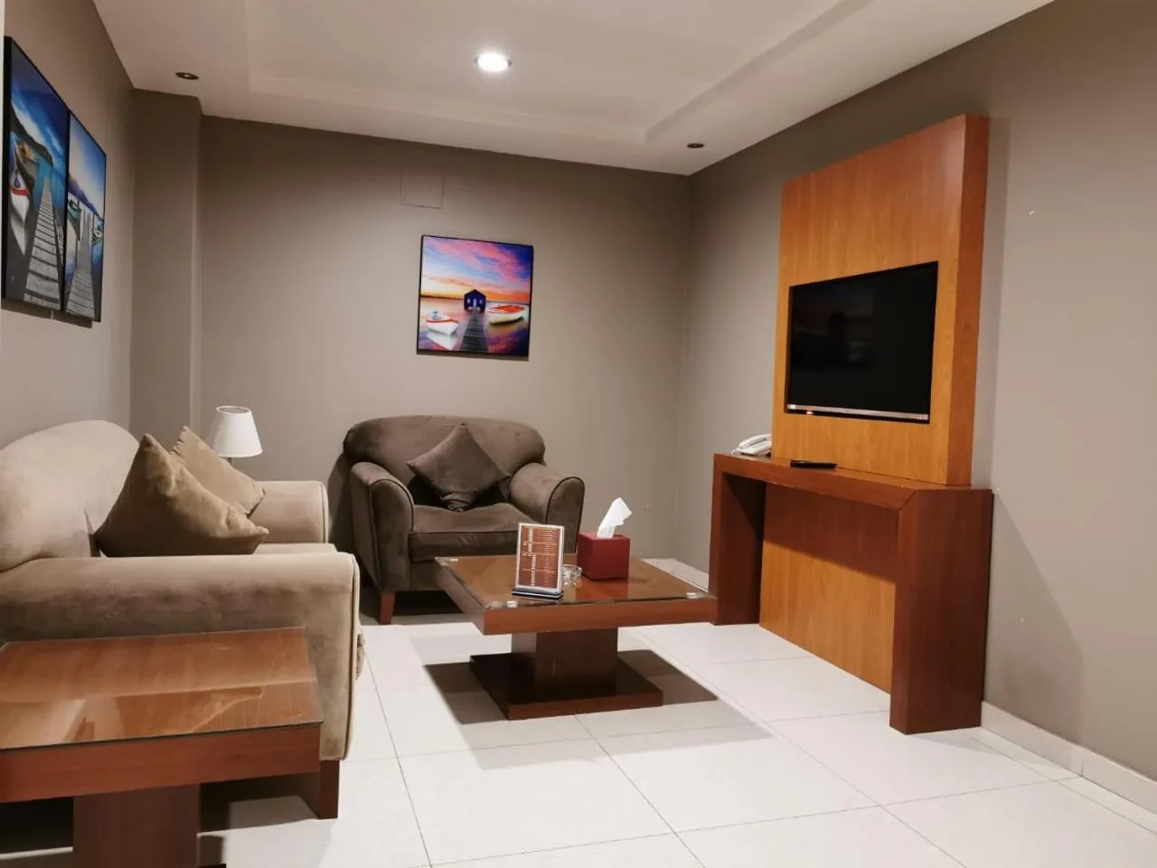 Lounge or bar in Ashbonh Hotel Suites