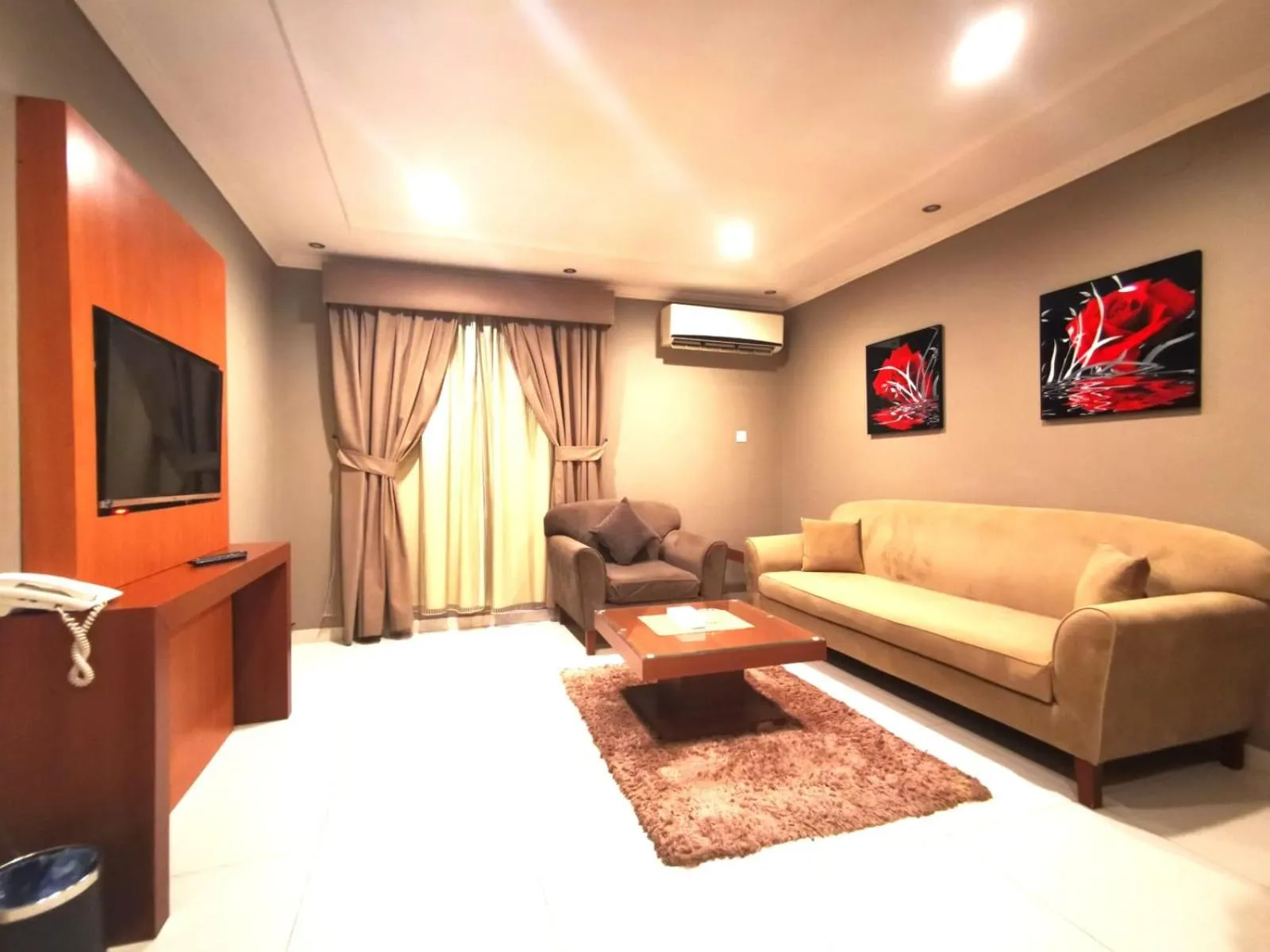 Lounge or bar in Ashbonh Hotel Suites