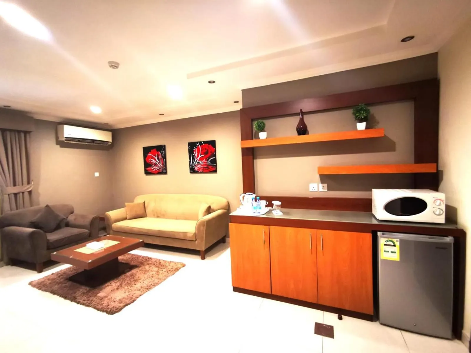 Lounge or bar in Ashbonh Hotel Suites