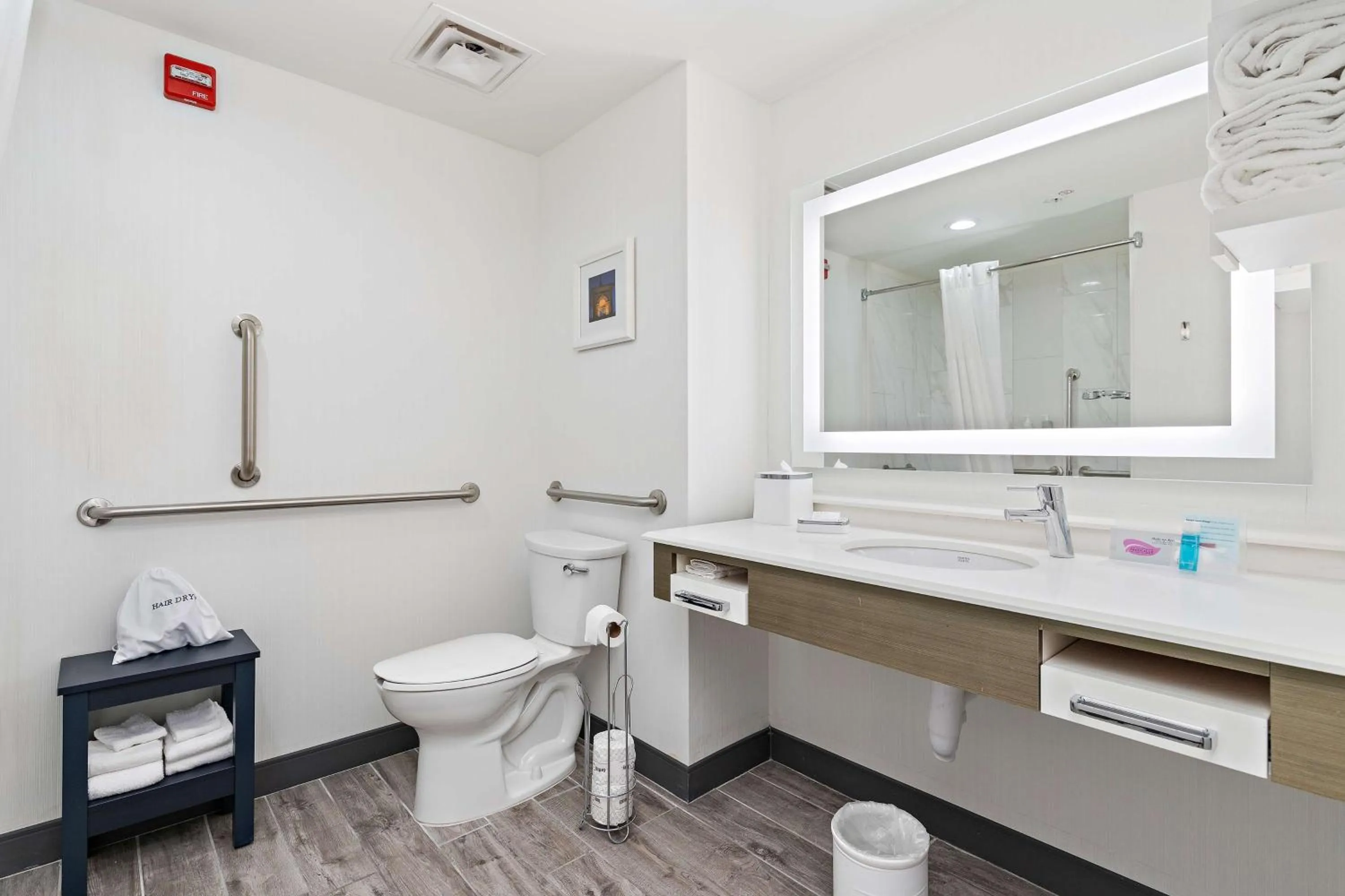 Bathroom in Hampton Inn Kansas City - Downtown Financial District