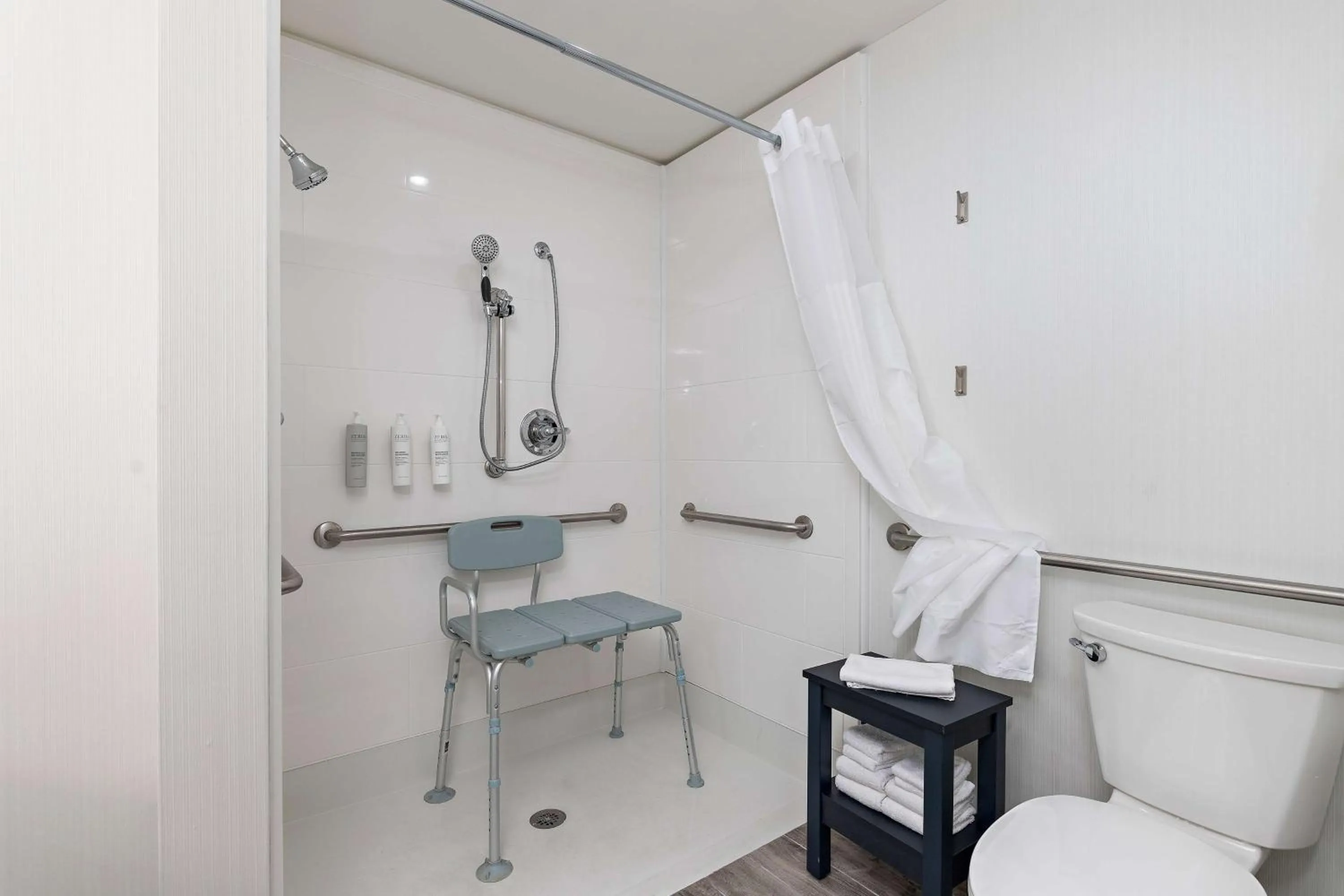 Bathroom in Hampton Inn Kansas City - Downtown Financial District