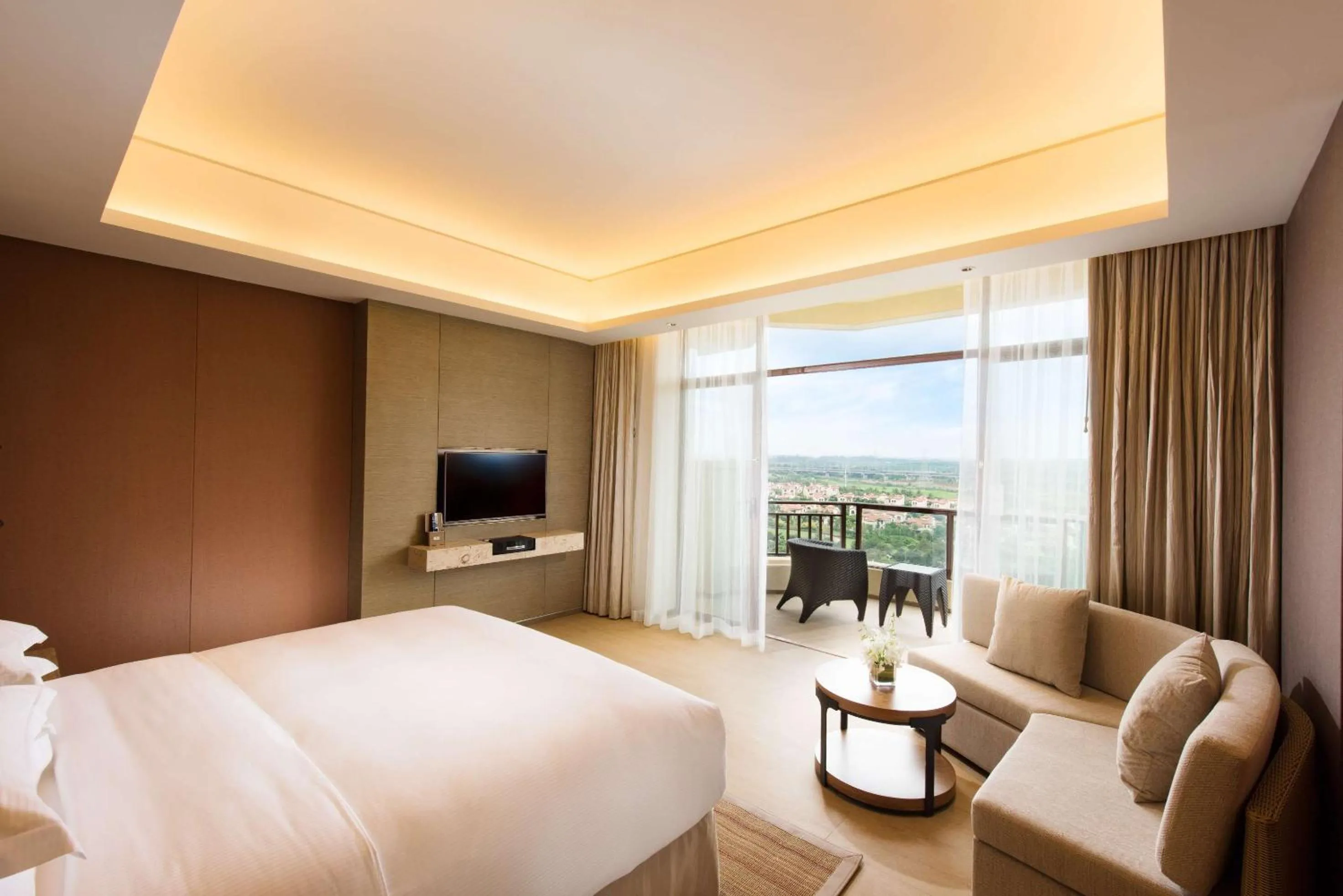 Bed in DoubleTree by Hilton Haikou Chengmai