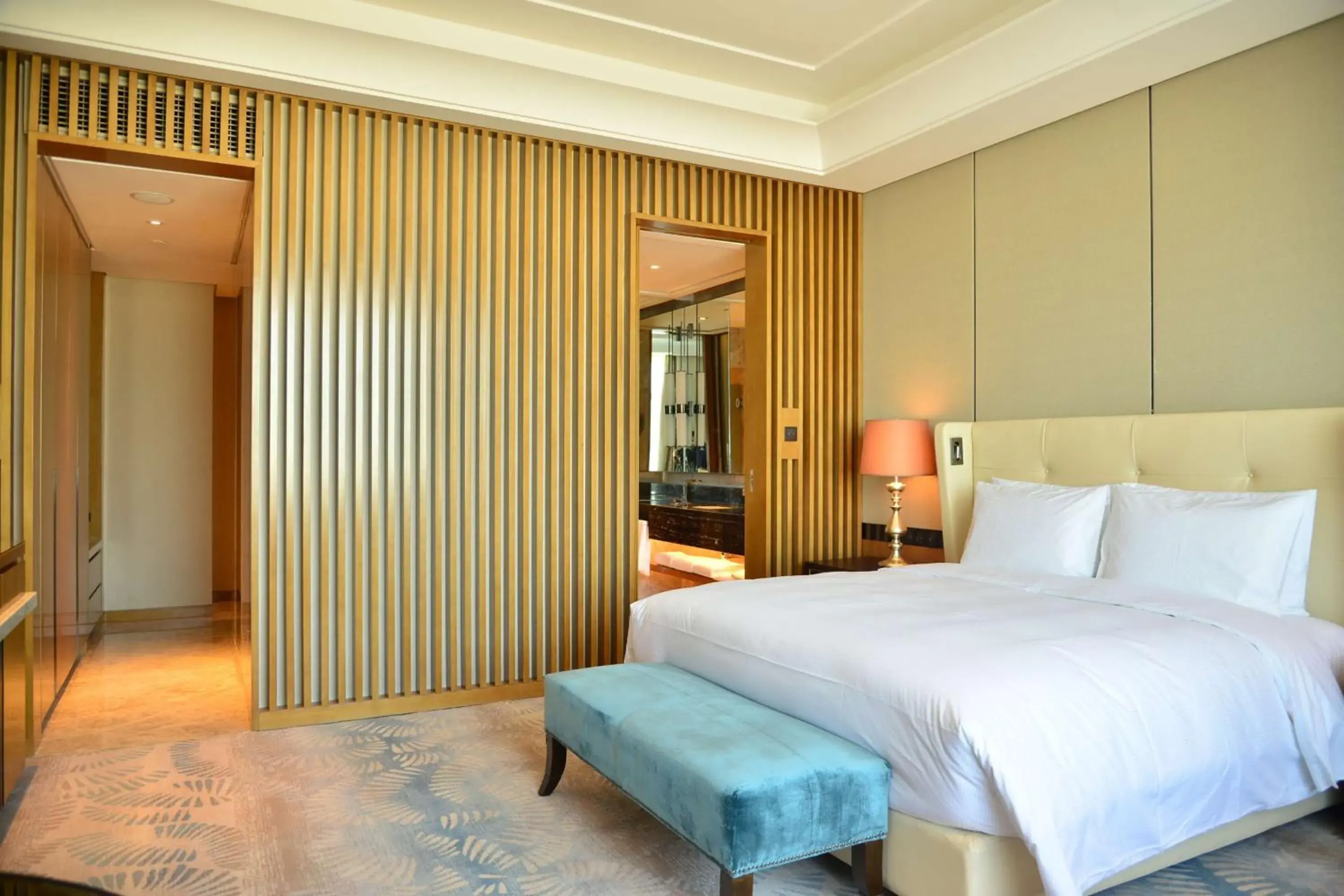 Executive King Room - Lounge Access in Hilton Urumqi Executive King Room - Lounge Access in Hilton Urumqi