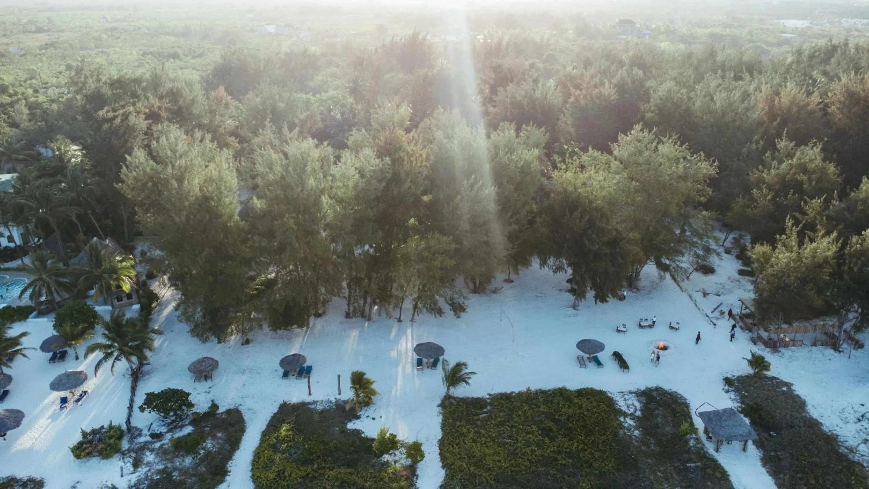 Day in Hakuna Majiwe Beach Lodge