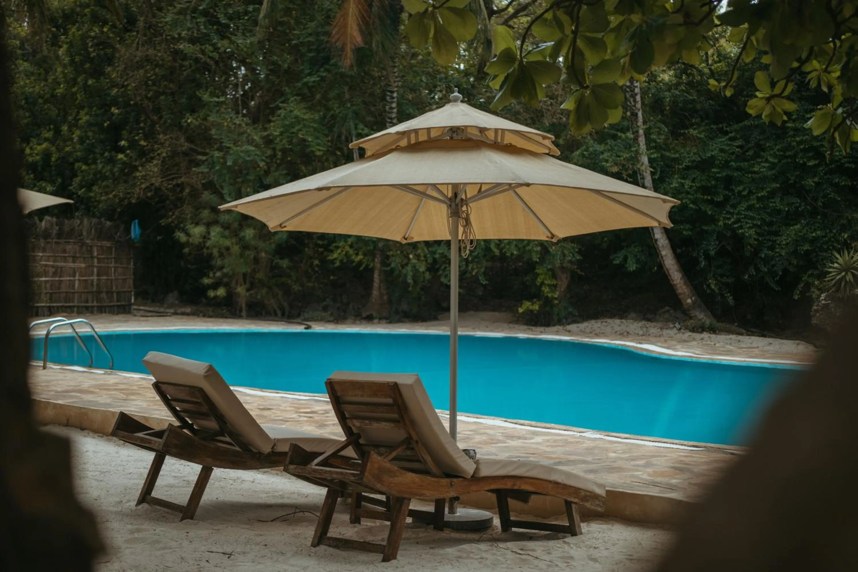 Swimming pool in Hakuna Majiwe Beach Lodge