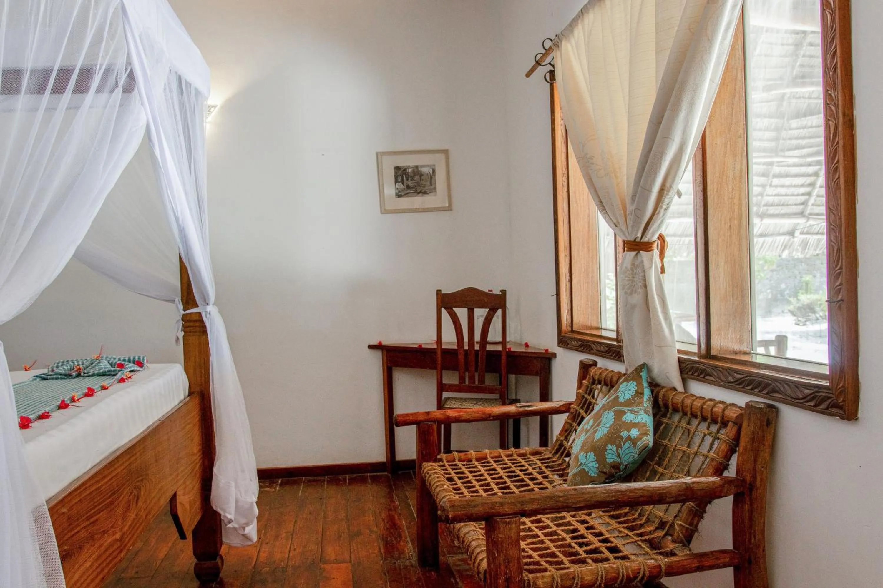 Seating area, Bed in Hakuna Majiwe Beach Lodge