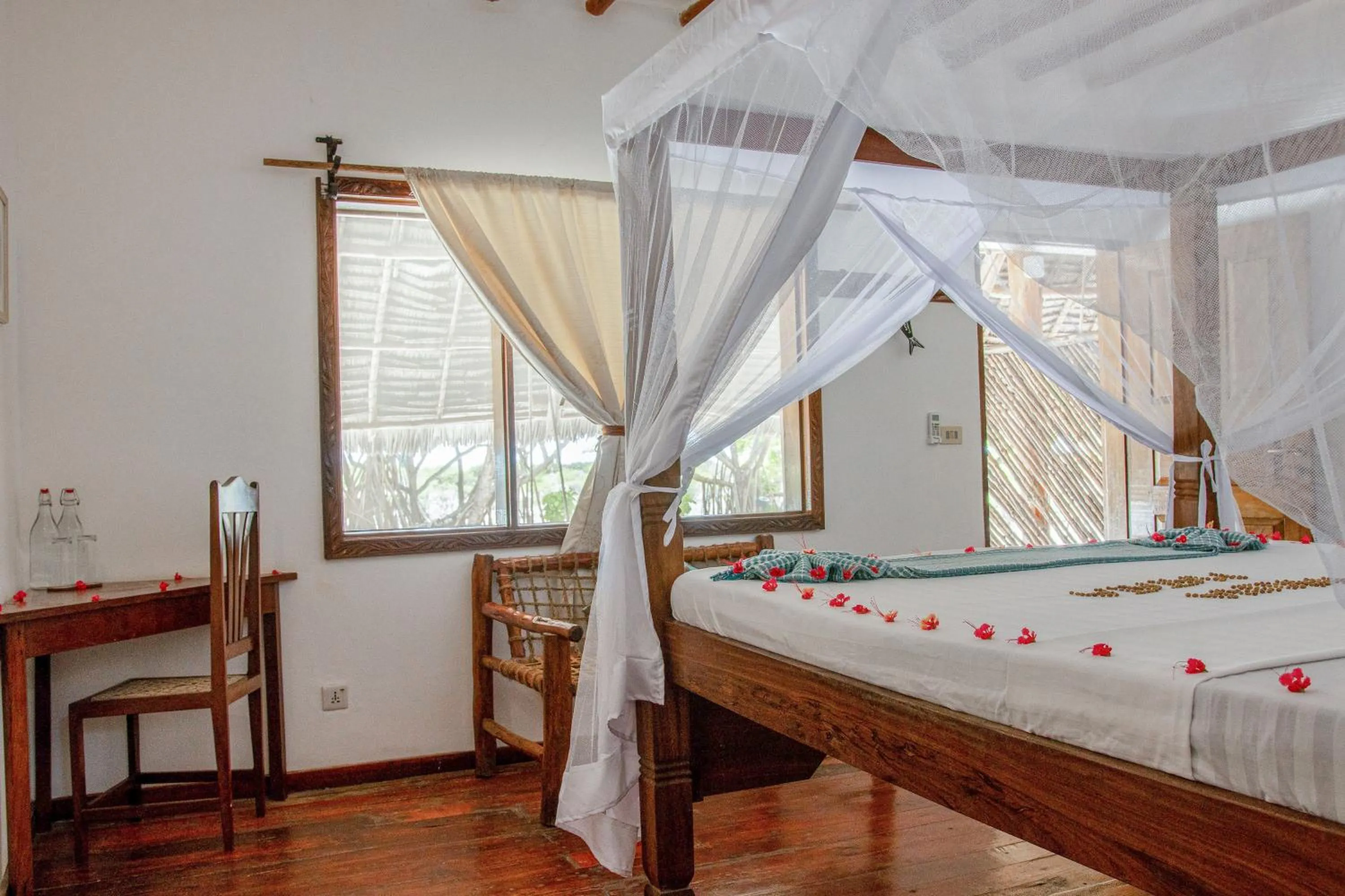 Bedroom, Bed in Hakuna Majiwe Beach Lodge