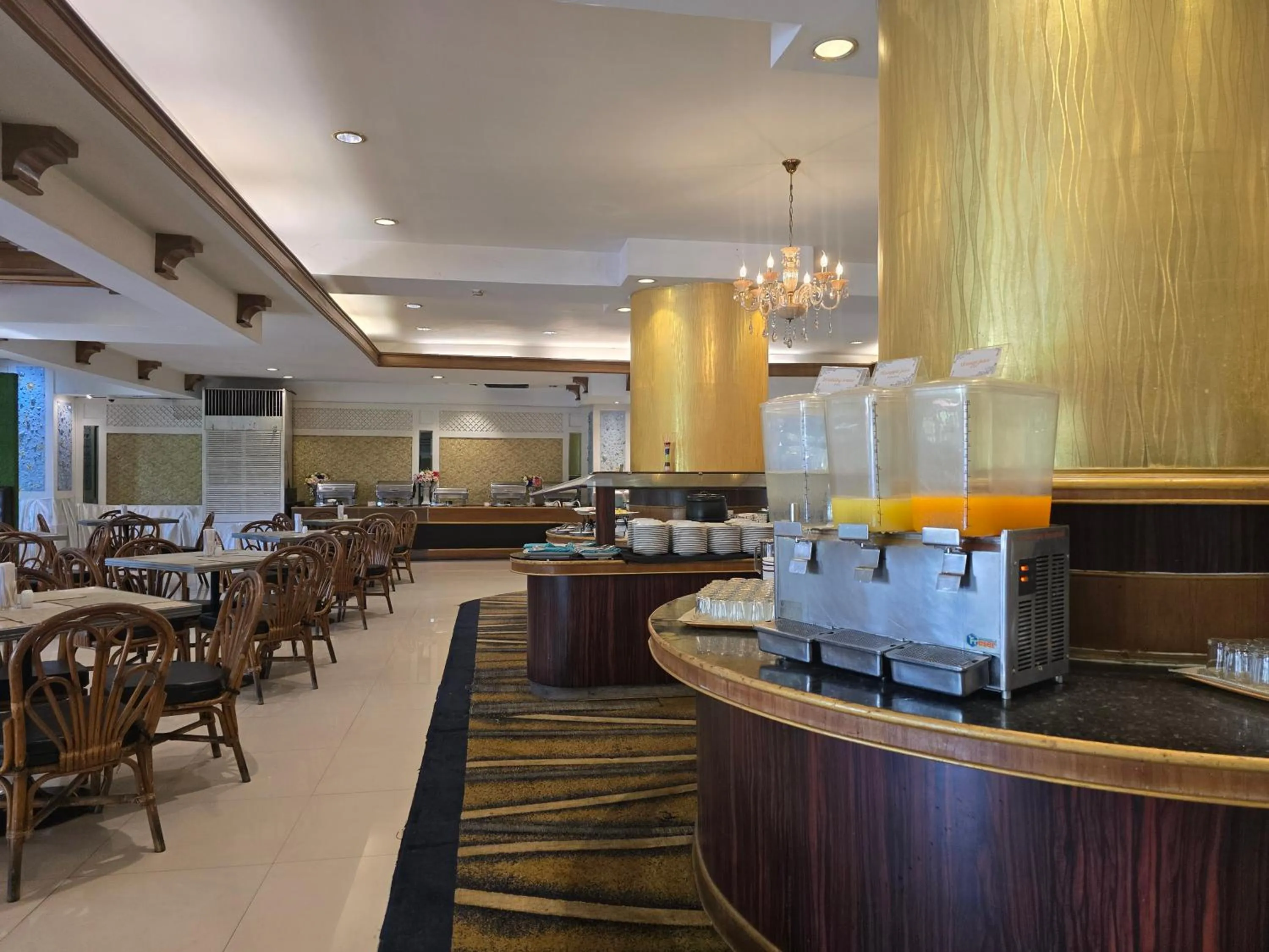 Restaurant/places to eat in First Pacific Cirrus