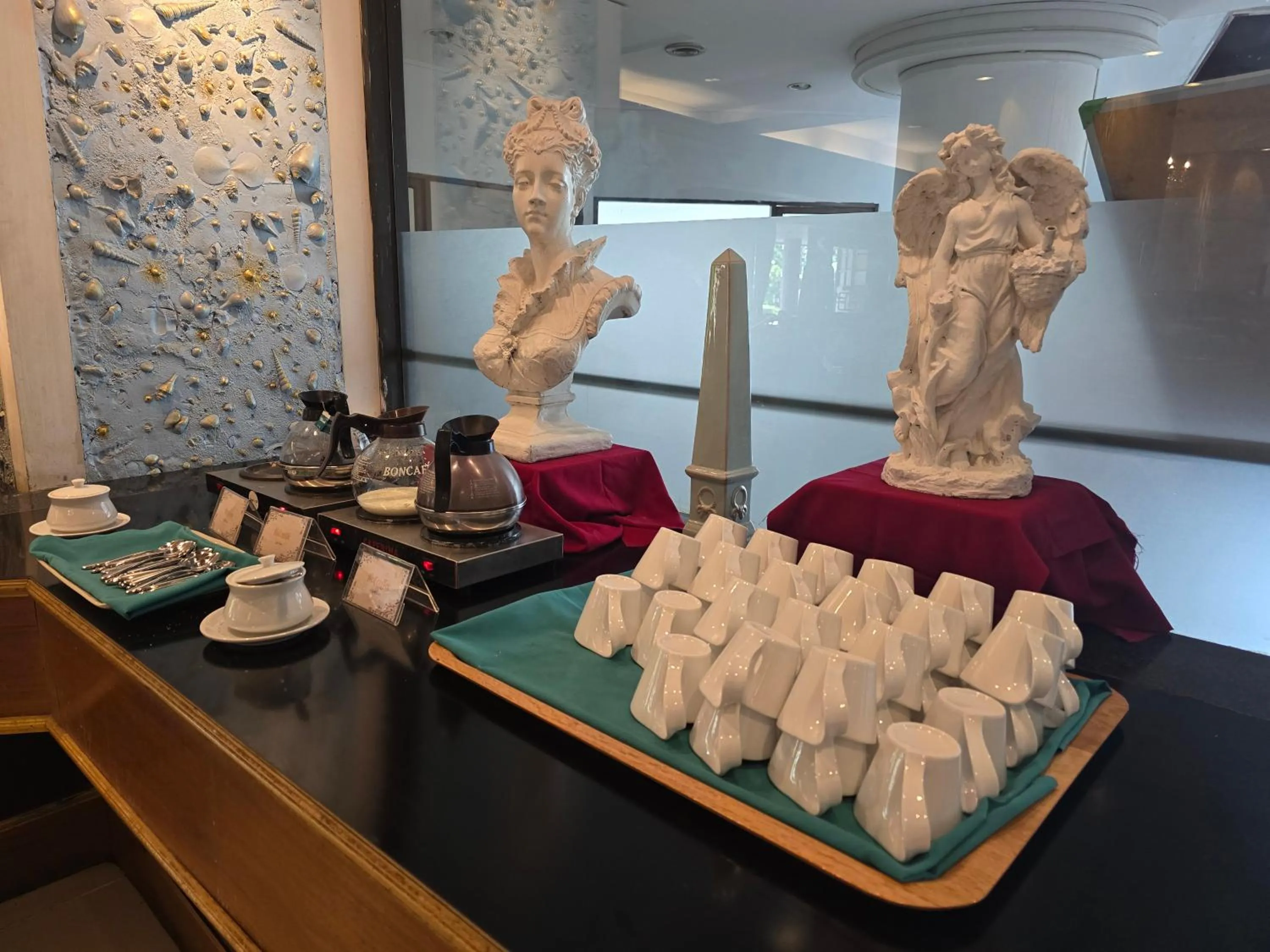 Restaurant/places to eat in First Pacific Cirrus