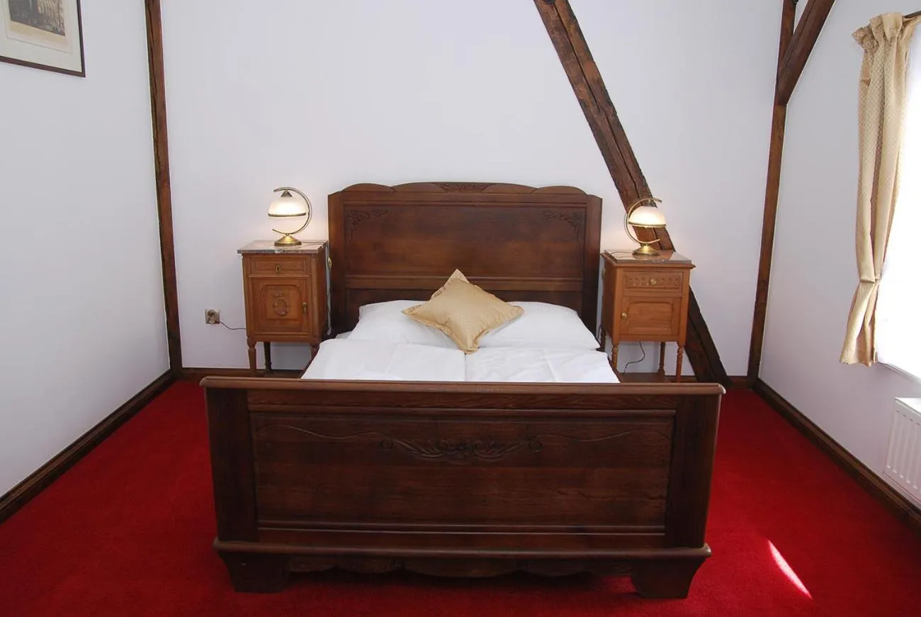 Photo of the whole room, Bed in Pałac Kłanino