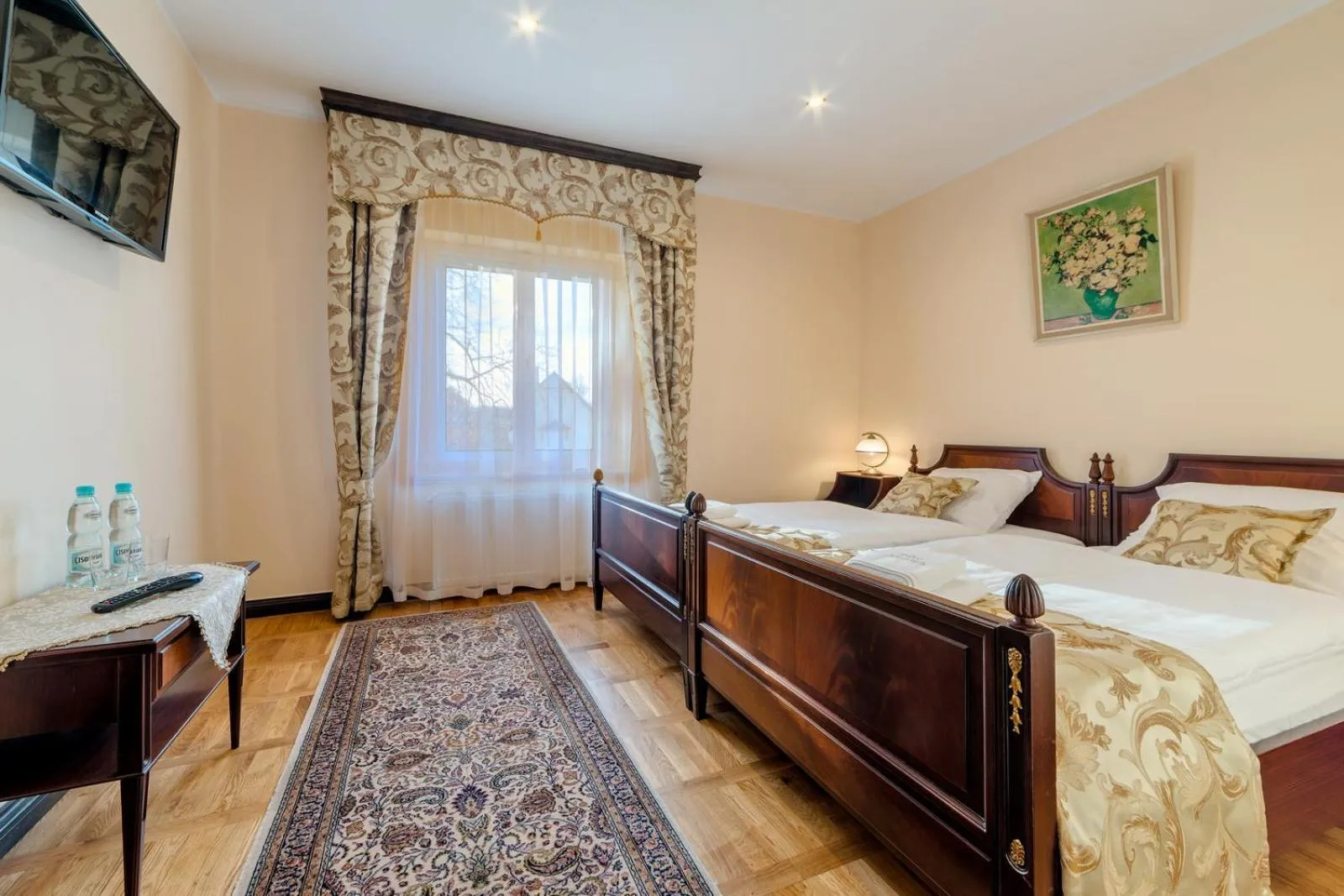 Photo of the whole room, Bed in Pałac Kłanino