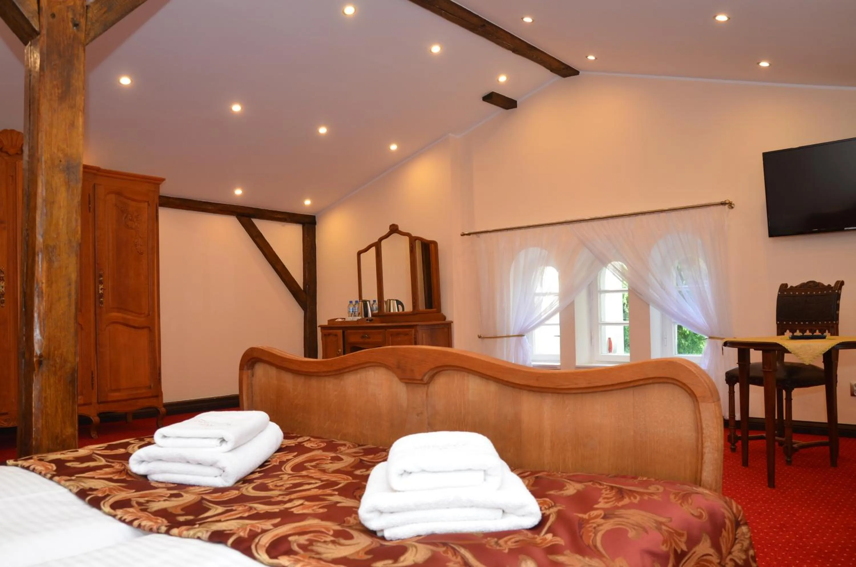 Photo of the whole room, Bed in Pałac Kłanino