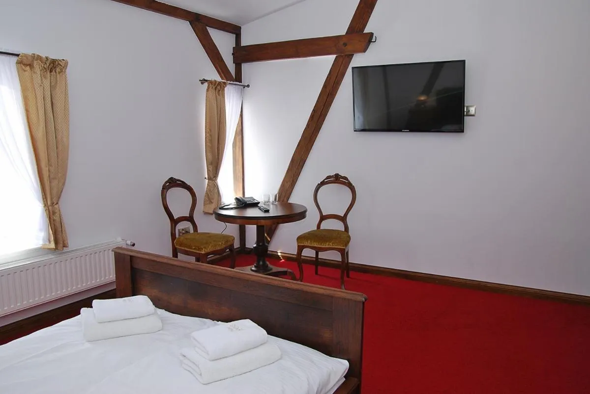 Photo of the whole room, Bed in Pałac Kłanino