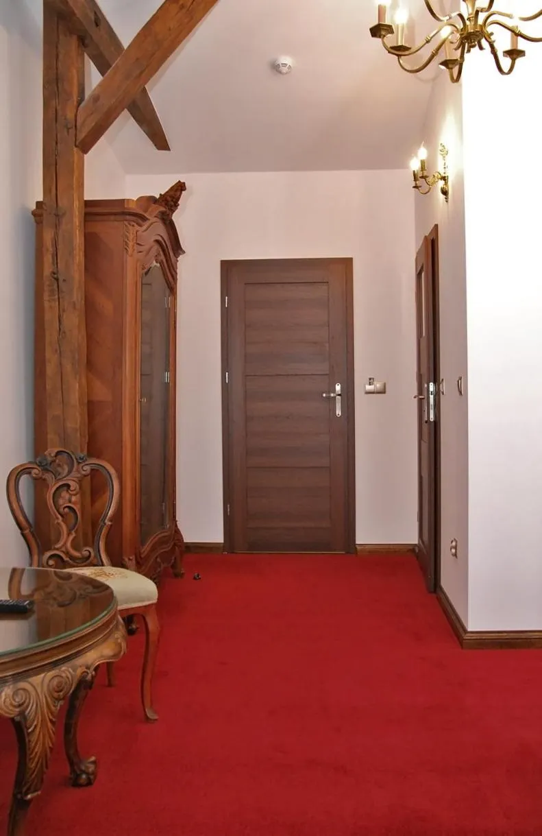 Photo of the whole room in Pałac Kłanino