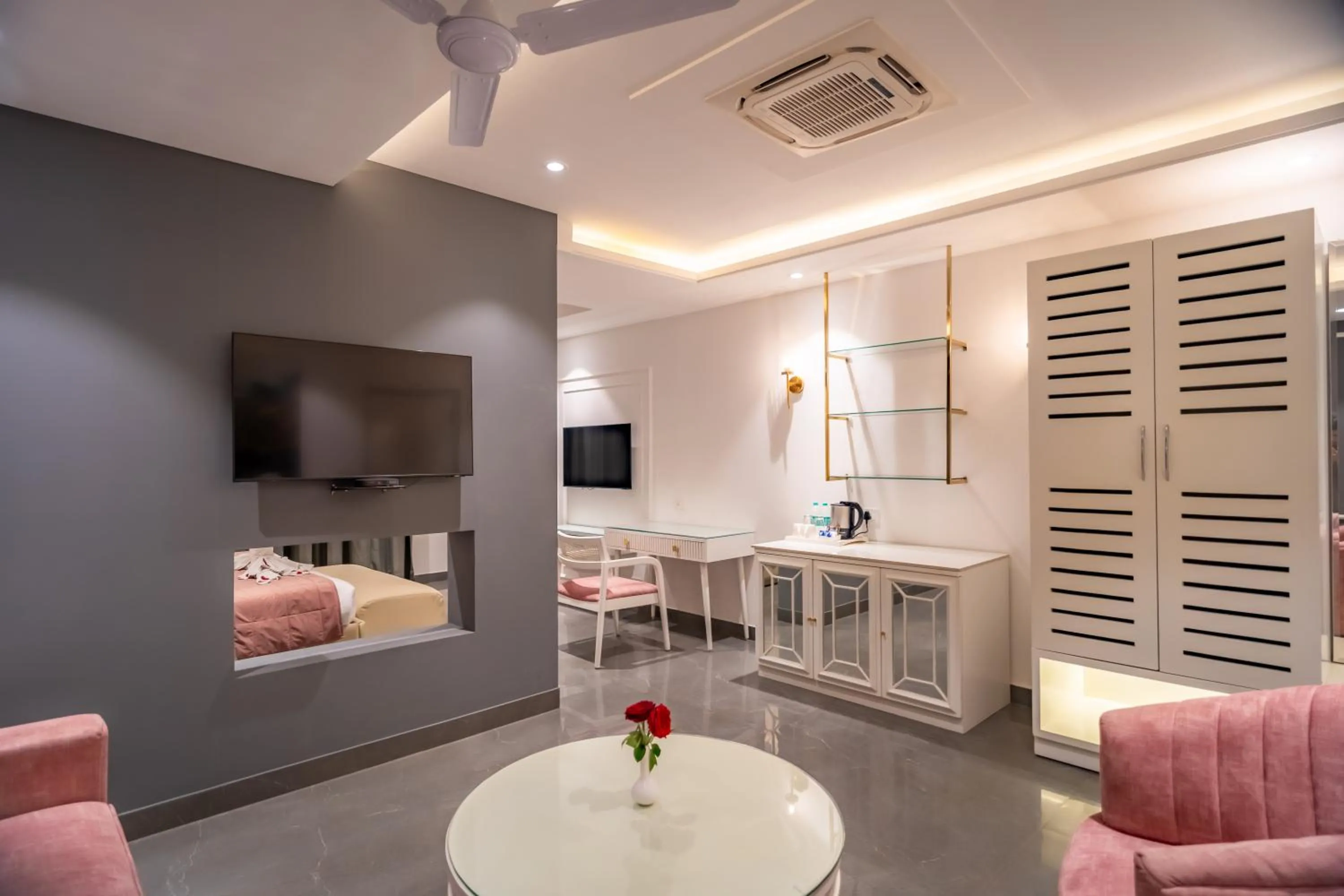 Bed in Hotel MJ Residency