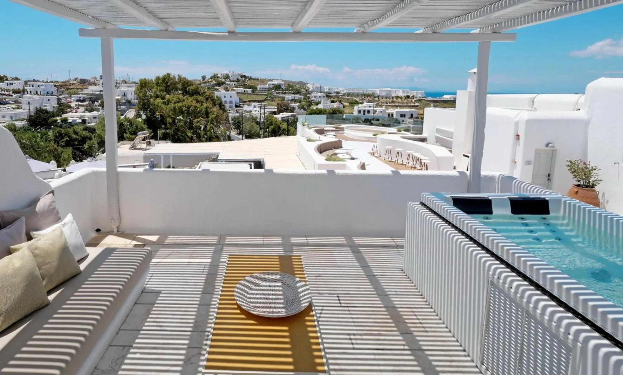 Superior Room / Pool View Jacuzzi in Andronikos Hotel