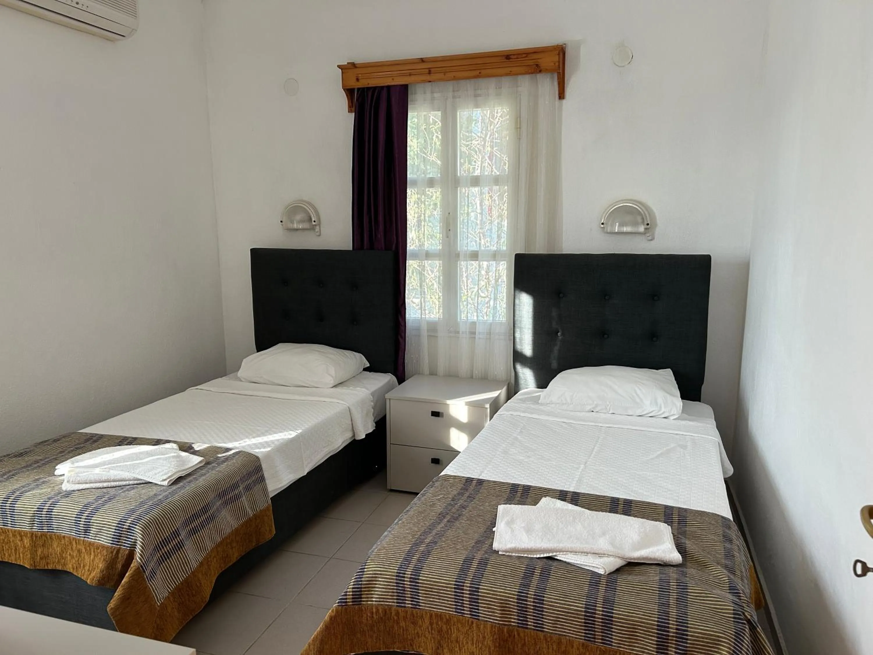 Bedroom, Bed in Ege Apartments