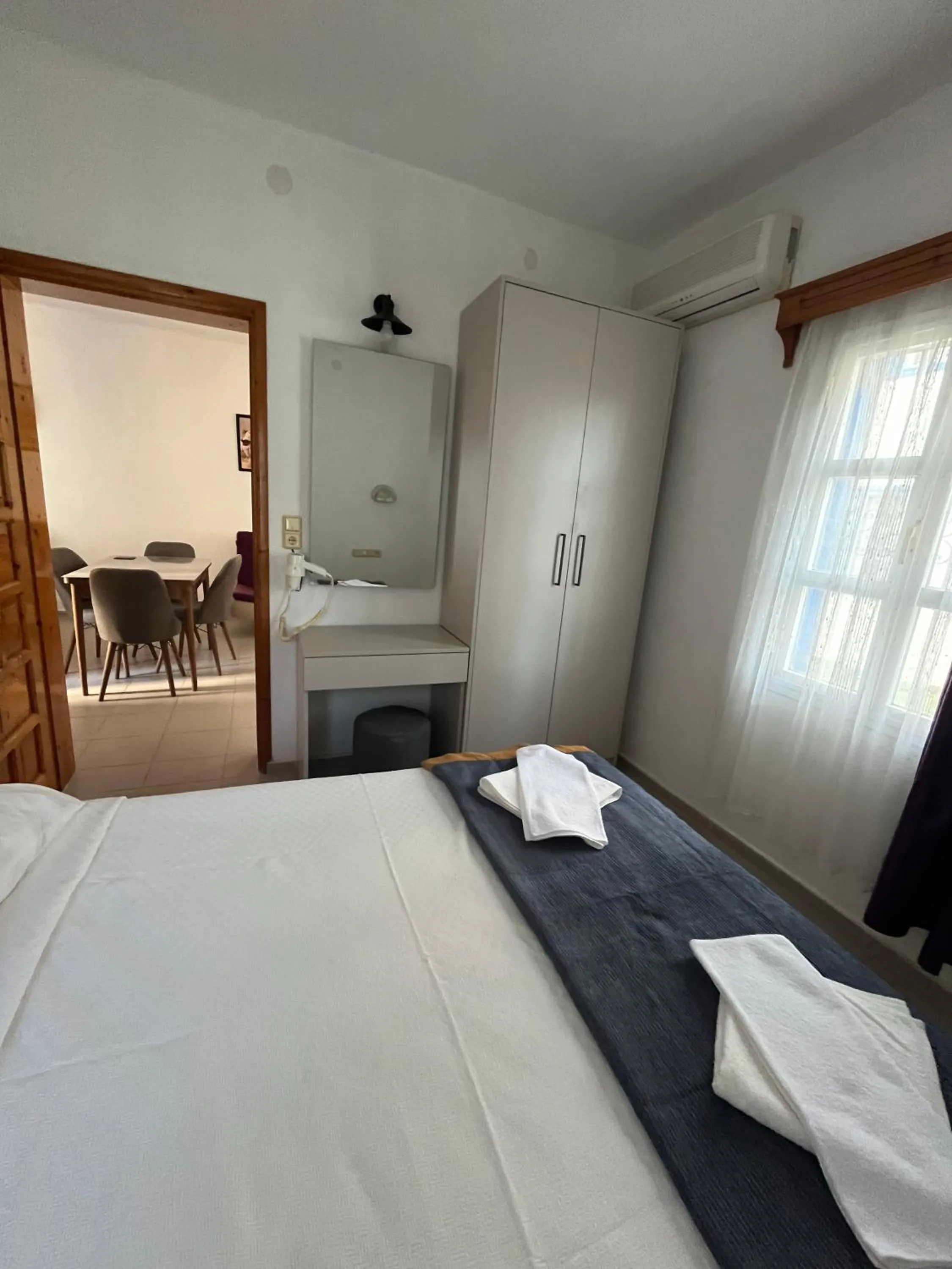 Bedroom, Bed in Ege Apartments