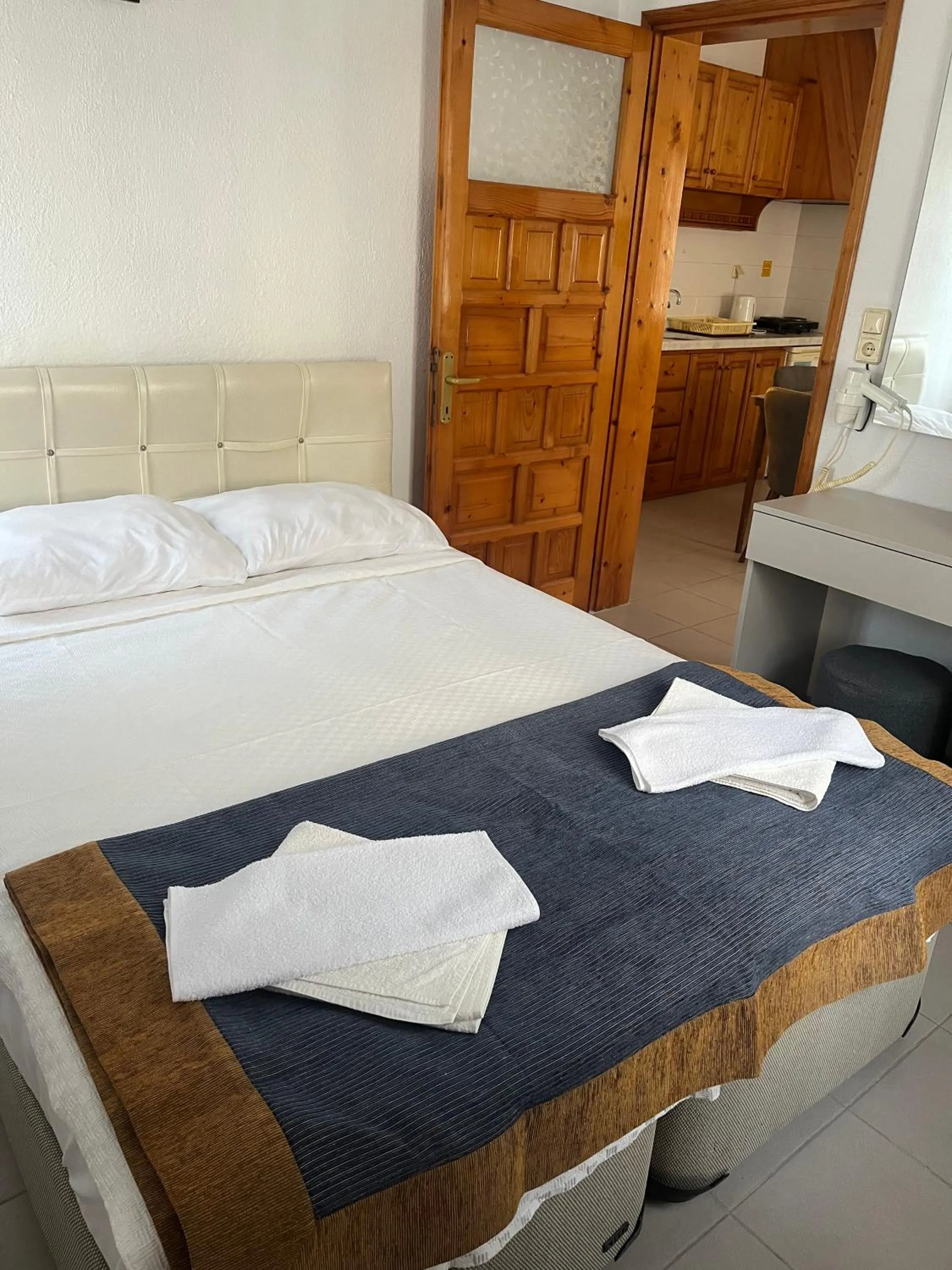 Bedroom, Bed in Ege Apartments