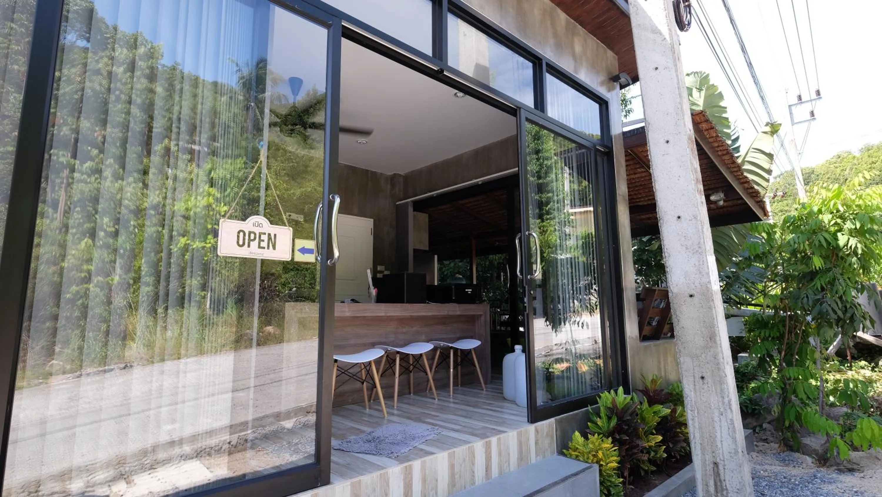 Lobby or reception in Padel Phangan Suite