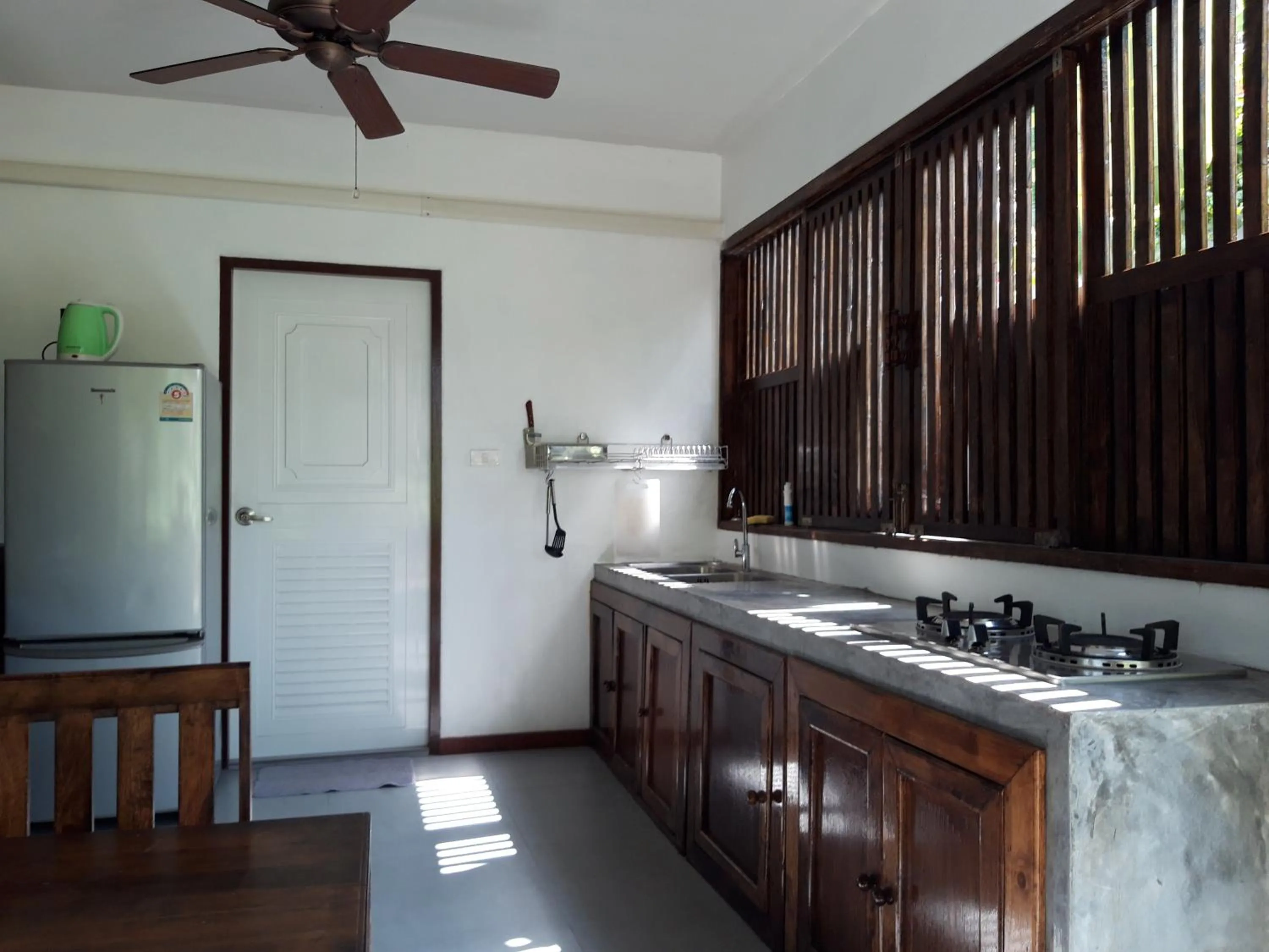 Kitchen or kitchenette in Padel Phangan Suite