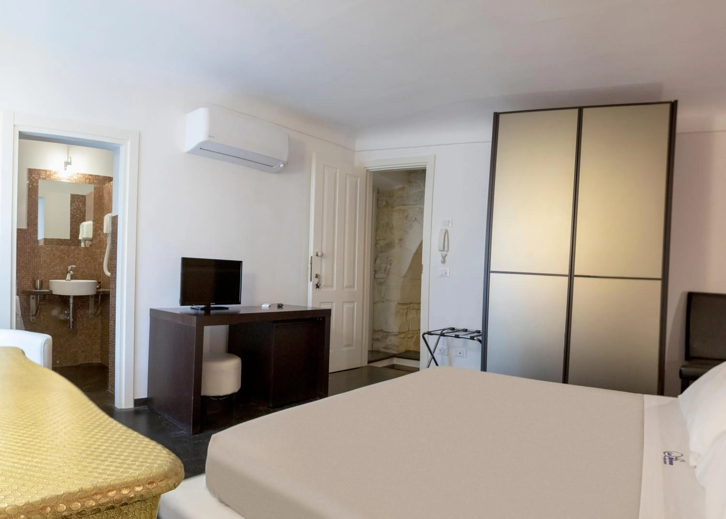 Bed in Le Sirene B&B