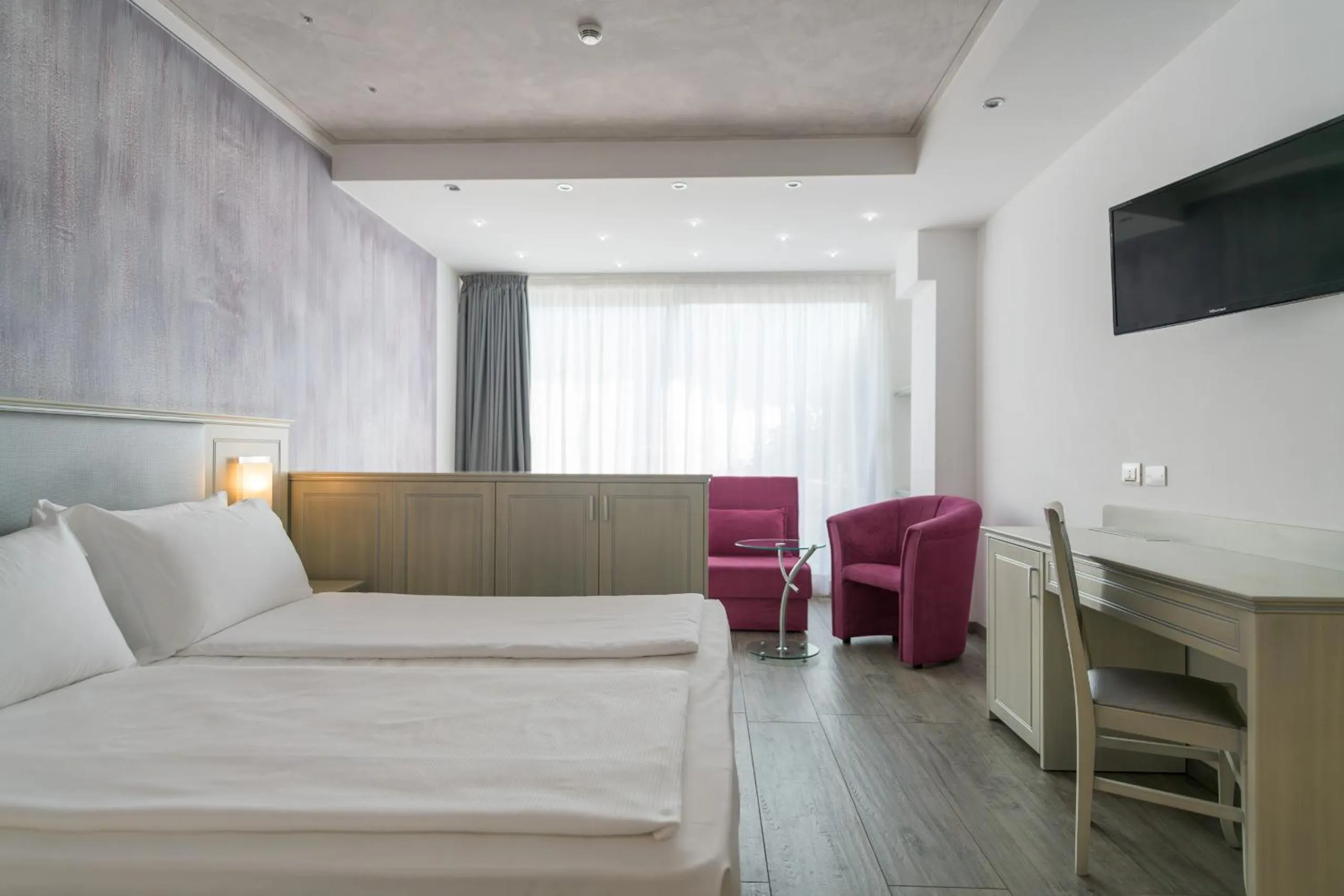 Bed in Garda Suite Hotel - Adults Only Hotel