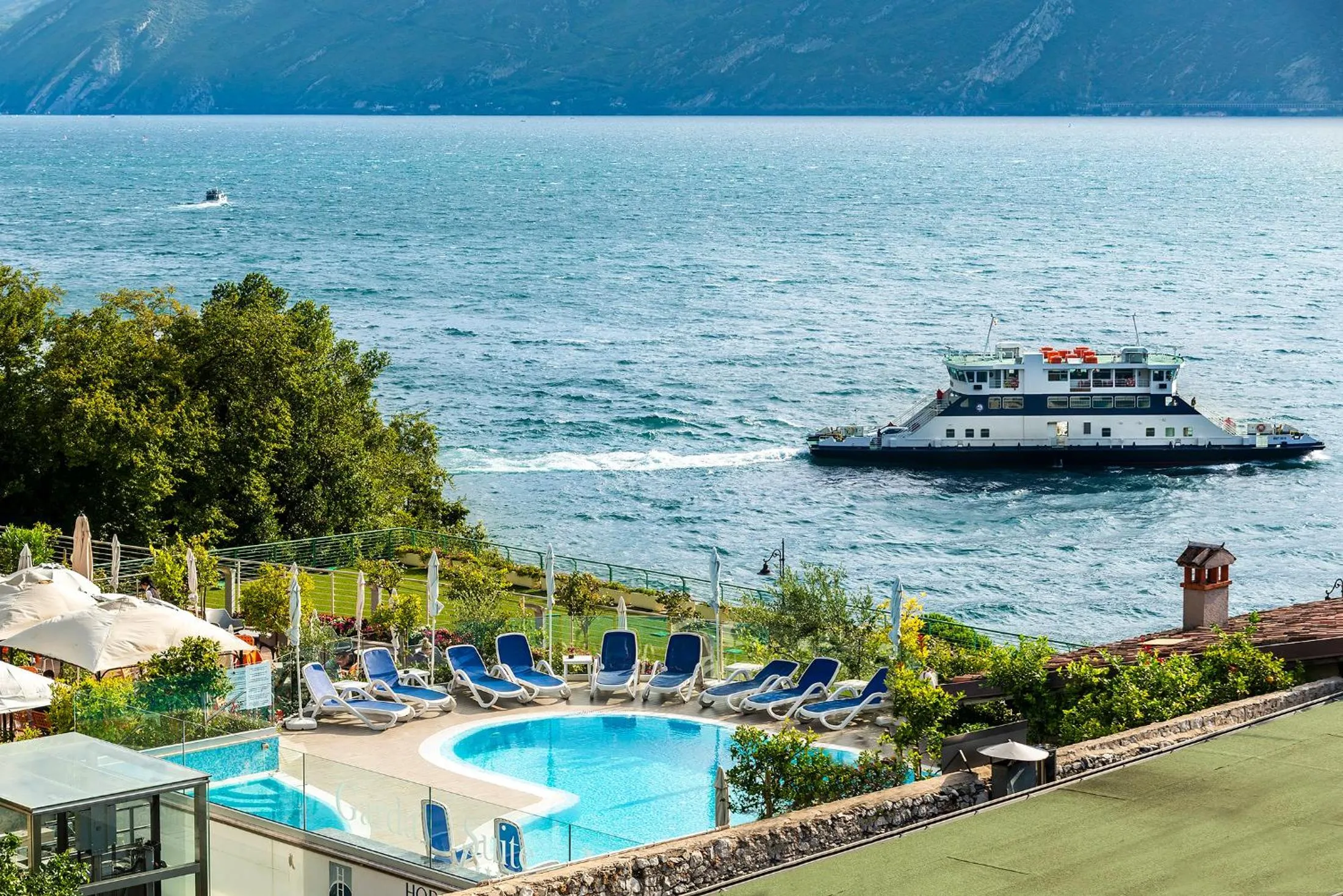 Swimming pool in Garda Suite Hotel - Adults Only Hotel