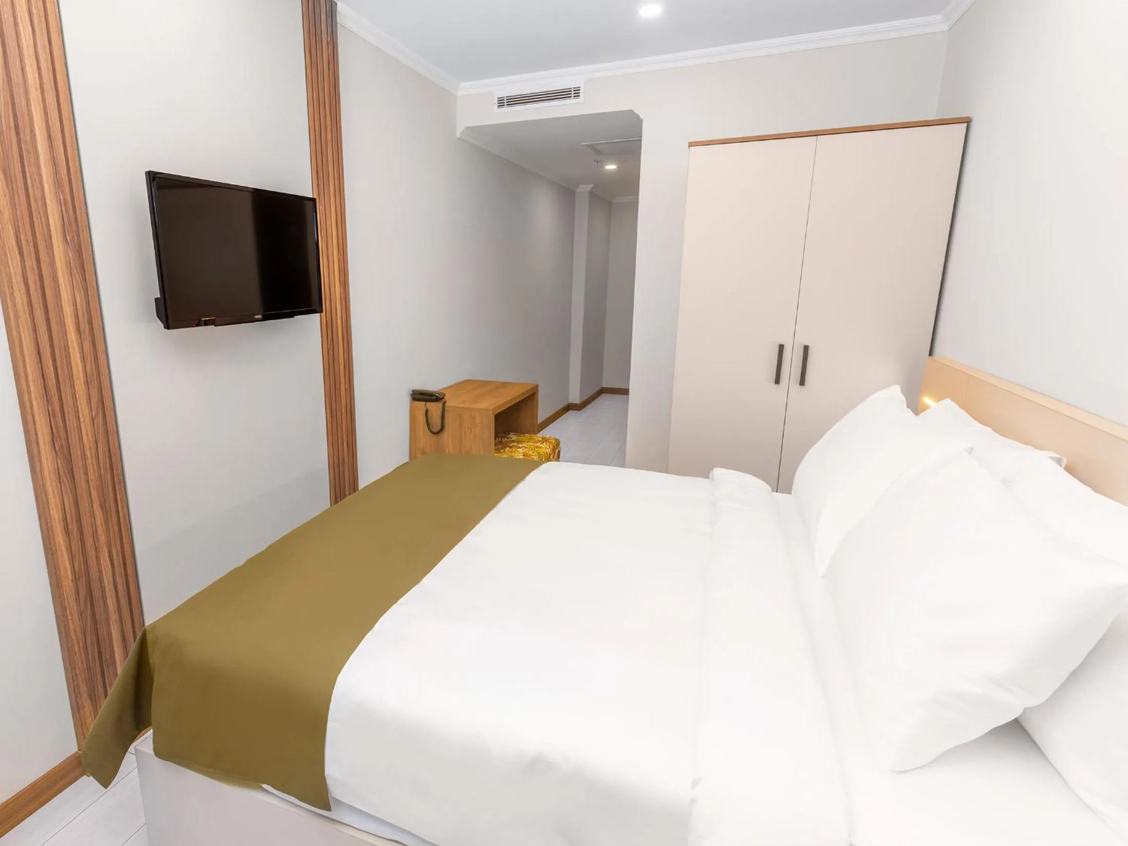 Bed in Quinnova Hotel