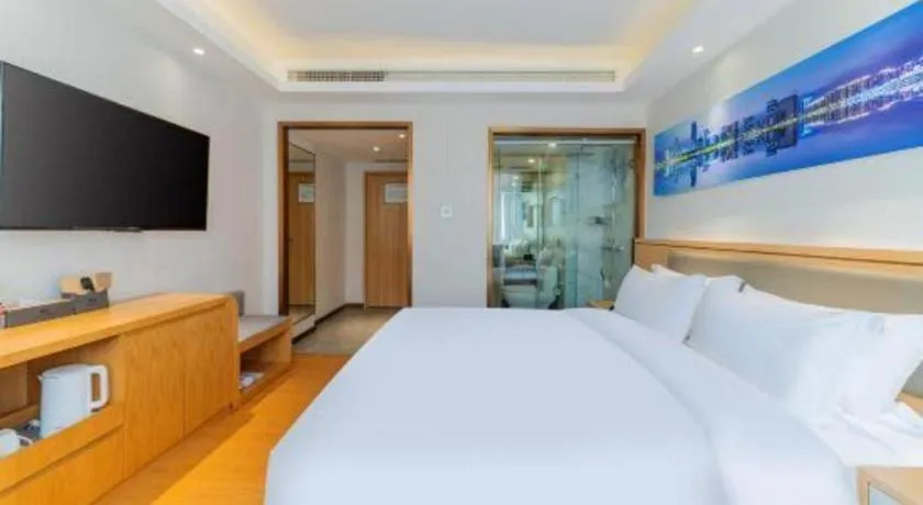 Bed in Guangzhou New Tianhe Hotel