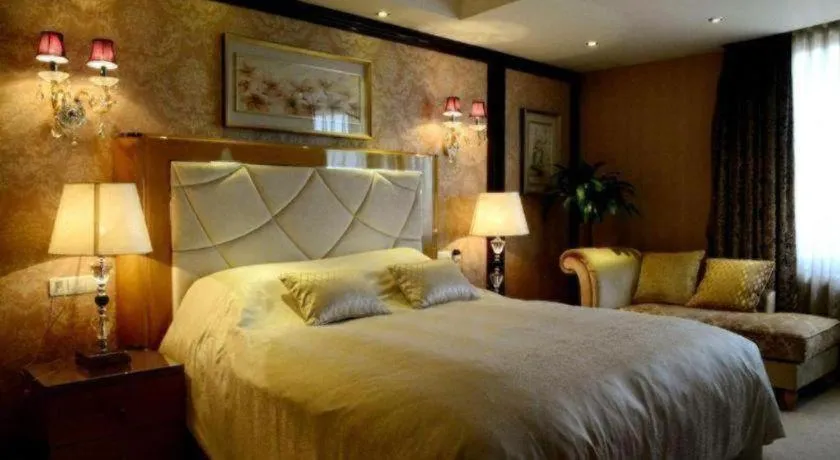 Bed in The Twenty First Century Hotel