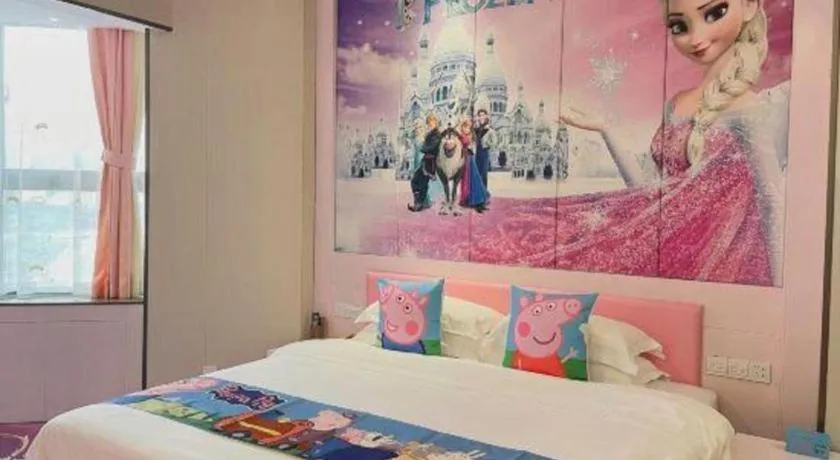 Bed in Sanya Yellow River Kyoto Hotel