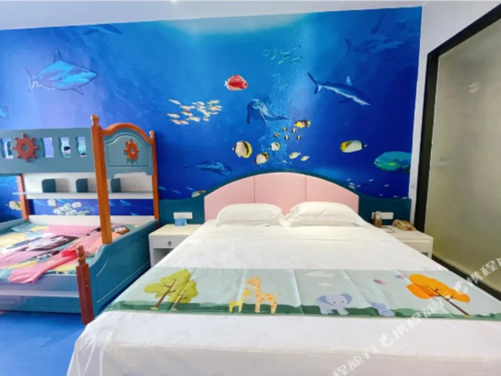 Bed in Sanya Yellow River Kyoto Hotel