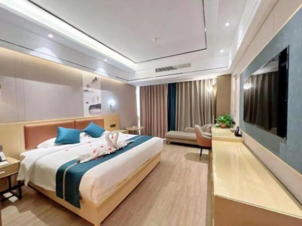 Bed in Sanya Yellow River Kyoto Hotel