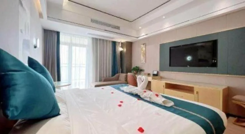 Bed in Sanya Yellow River Kyoto Hotel