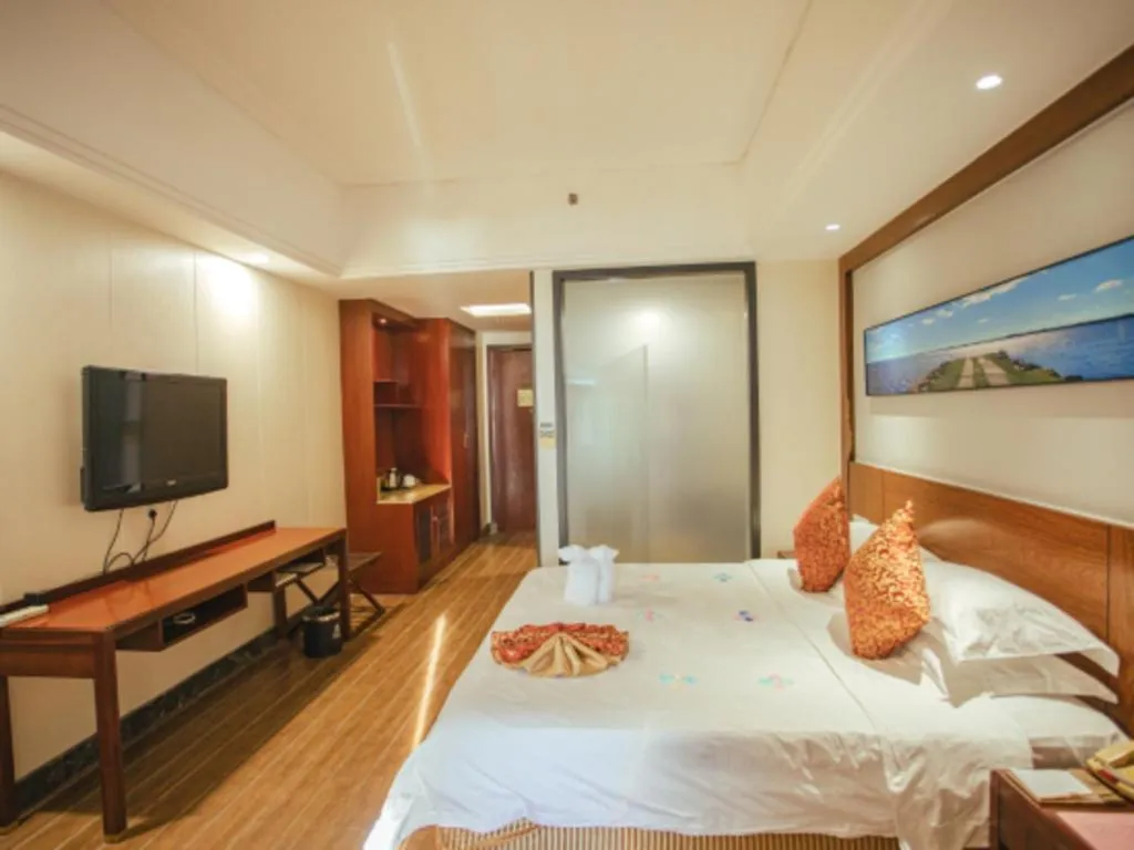 Bed in Sanya Yellow River Kyoto Hotel